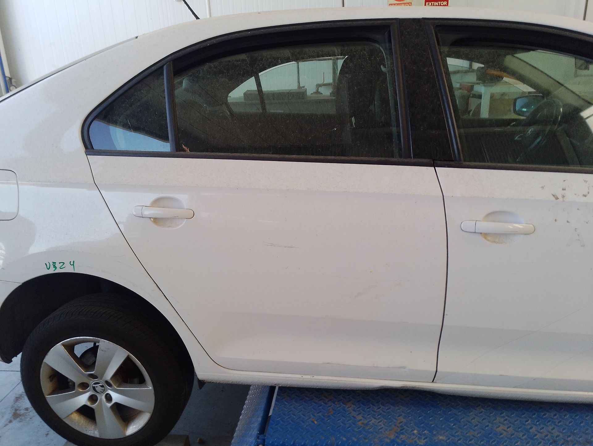 Recambio de puerta trasera derecha para skoda rapid (nh3, nk3, nk6) 1.6 tdi referencia OEM IAM 5JA833056B  