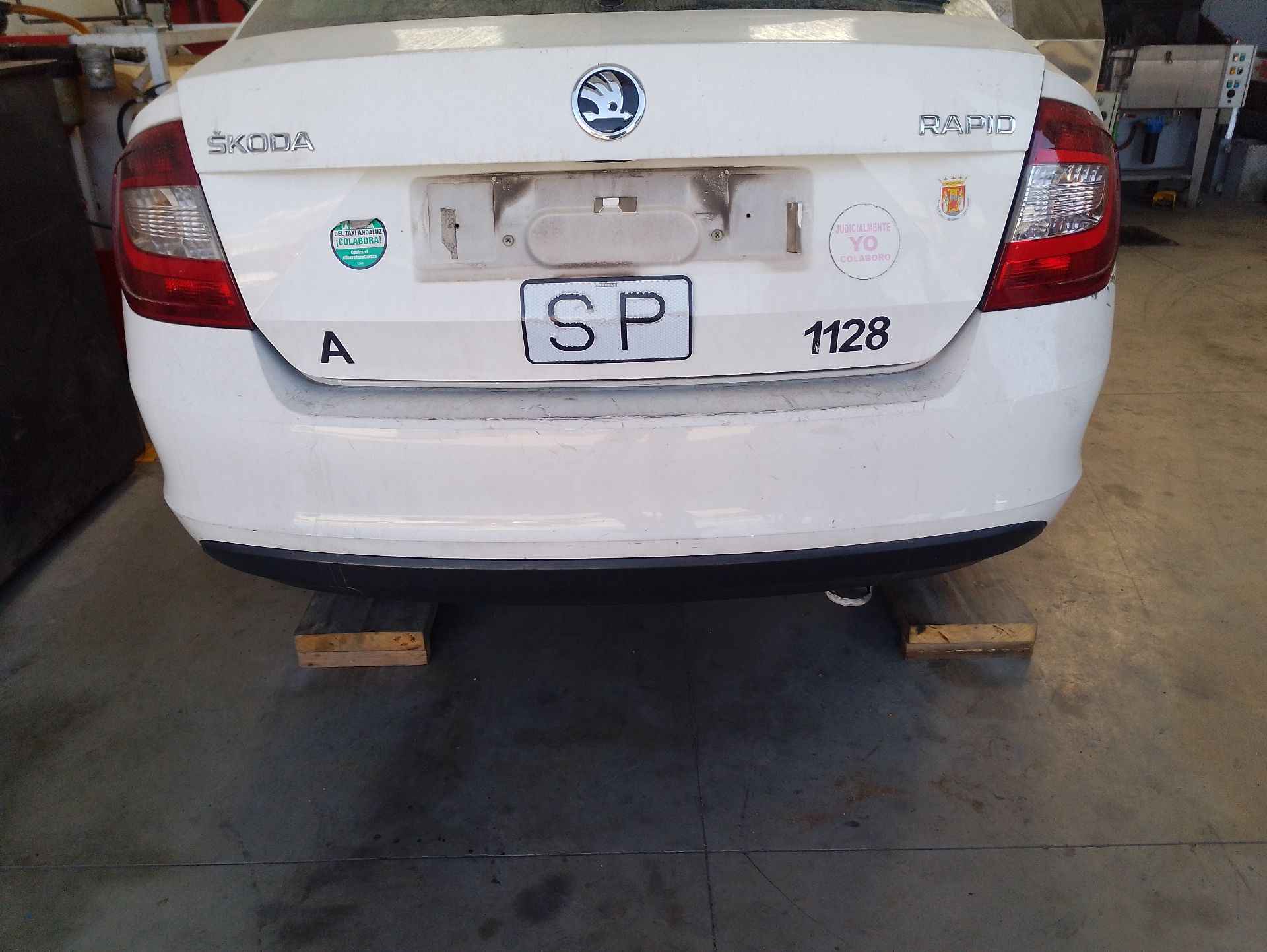 Recambio de paragolpes trasero para skoda rapid (nh3, nk3, nk6) 1.6 tdi referencia OEM IAM 5JH807421B  