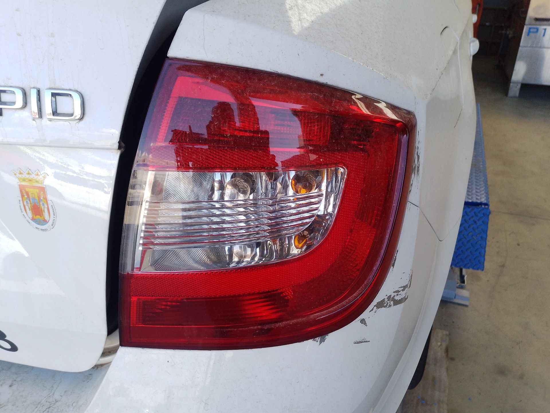 Recambio de piloto trasero derecho para skoda rapid (nh3, nk3, nk6) 1.6 tdi referencia OEM IAM 5JH945112 / 5JH945112A  