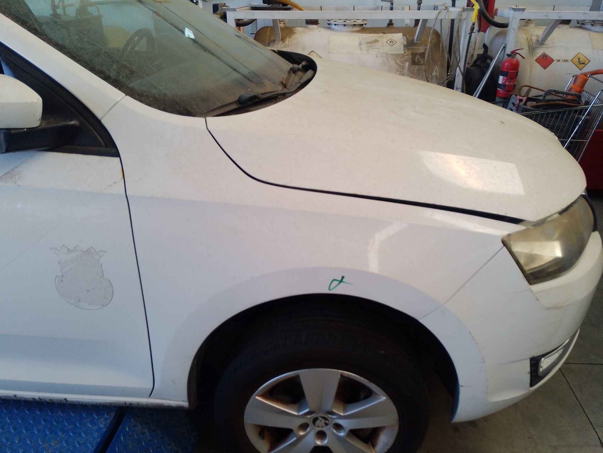 Recambio de aleta delantera derecha para skoda rapid (nh3, nk3, nk6) 1.6 tdi referencia OEM IAM 5JA821022C  