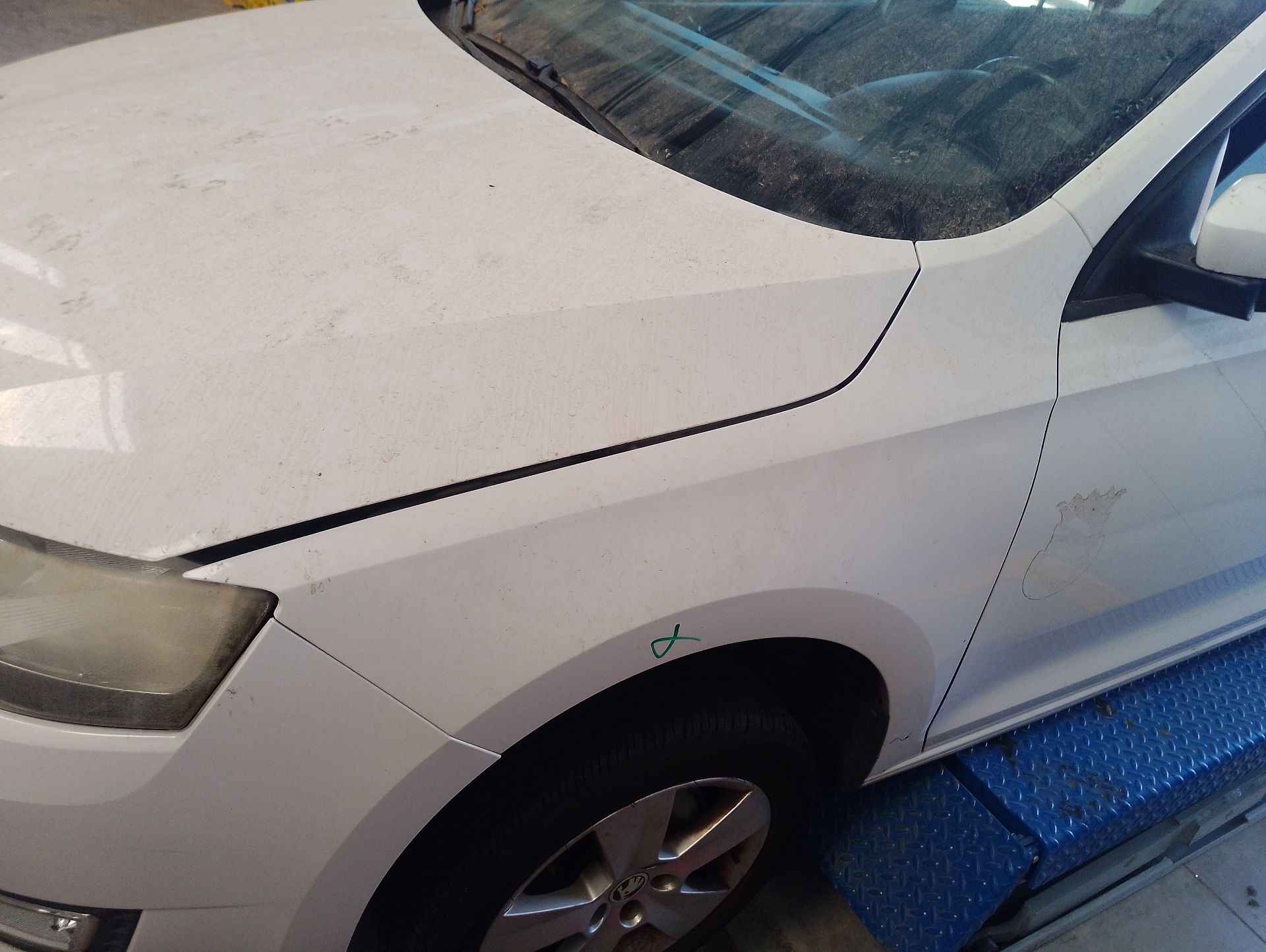 Recambio de aleta delantera izquierda para skoda rapid (nh3, nk3, nk6) 1.6 tdi referencia OEM IAM 5JA821021C  