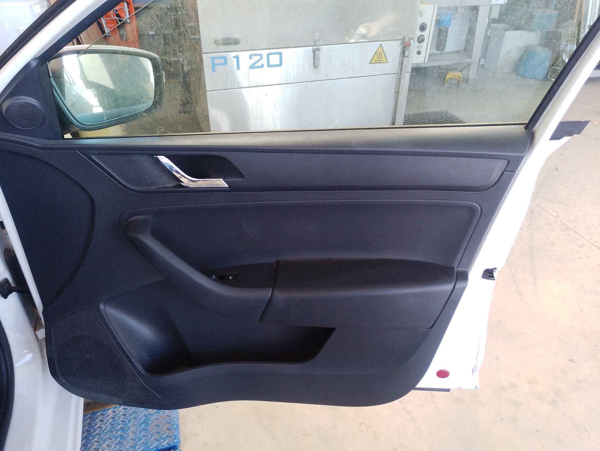 Recambio de guarnecido puerta delantera derecha para skoda rapid (nh3, nk3, nk6) 1.6 tdi referencia OEM IAM   