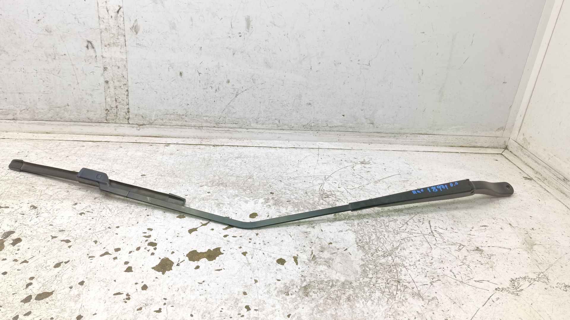 Recambio de brazo limpia delantero derecho para renault captur ii equilibre referencia OEM IAM 543020474R 03011001009 