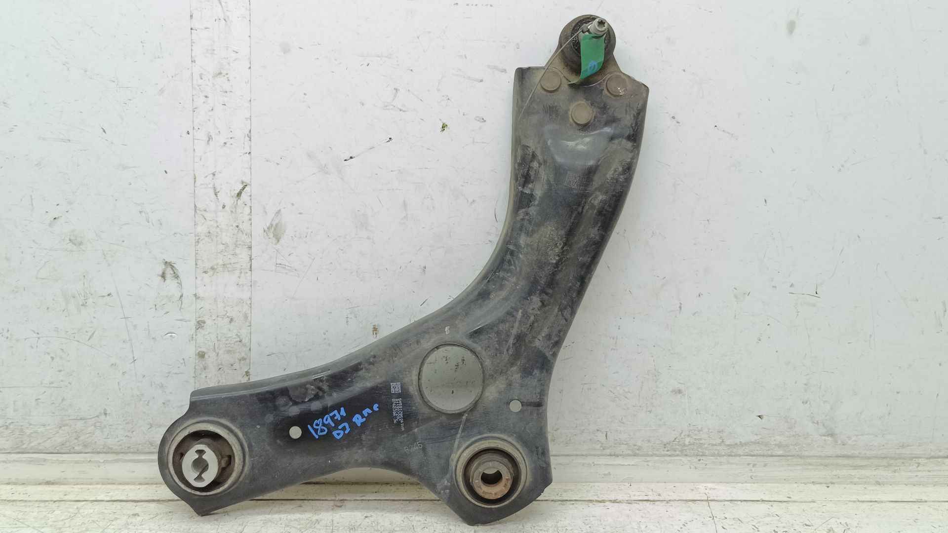 Recambio de brazo suspension inferior delantero izquierdo para renault captur ii equilibre referencia OEM IAM   