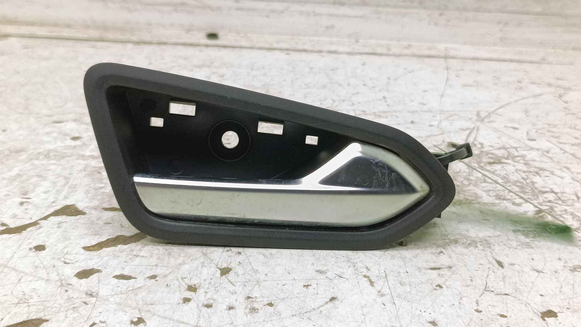 Recambio de maneta interior delantera derecha para renault captur ii equilibre referencia OEM IAM 826721378R  