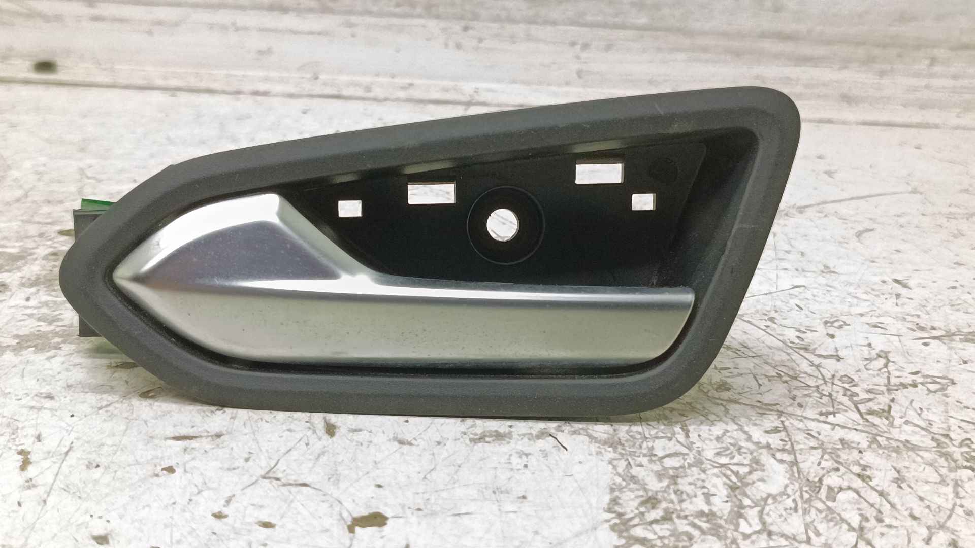 Recambio de maneta interior delantera izquierda para renault captur ii equilibre referencia OEM IAM   
