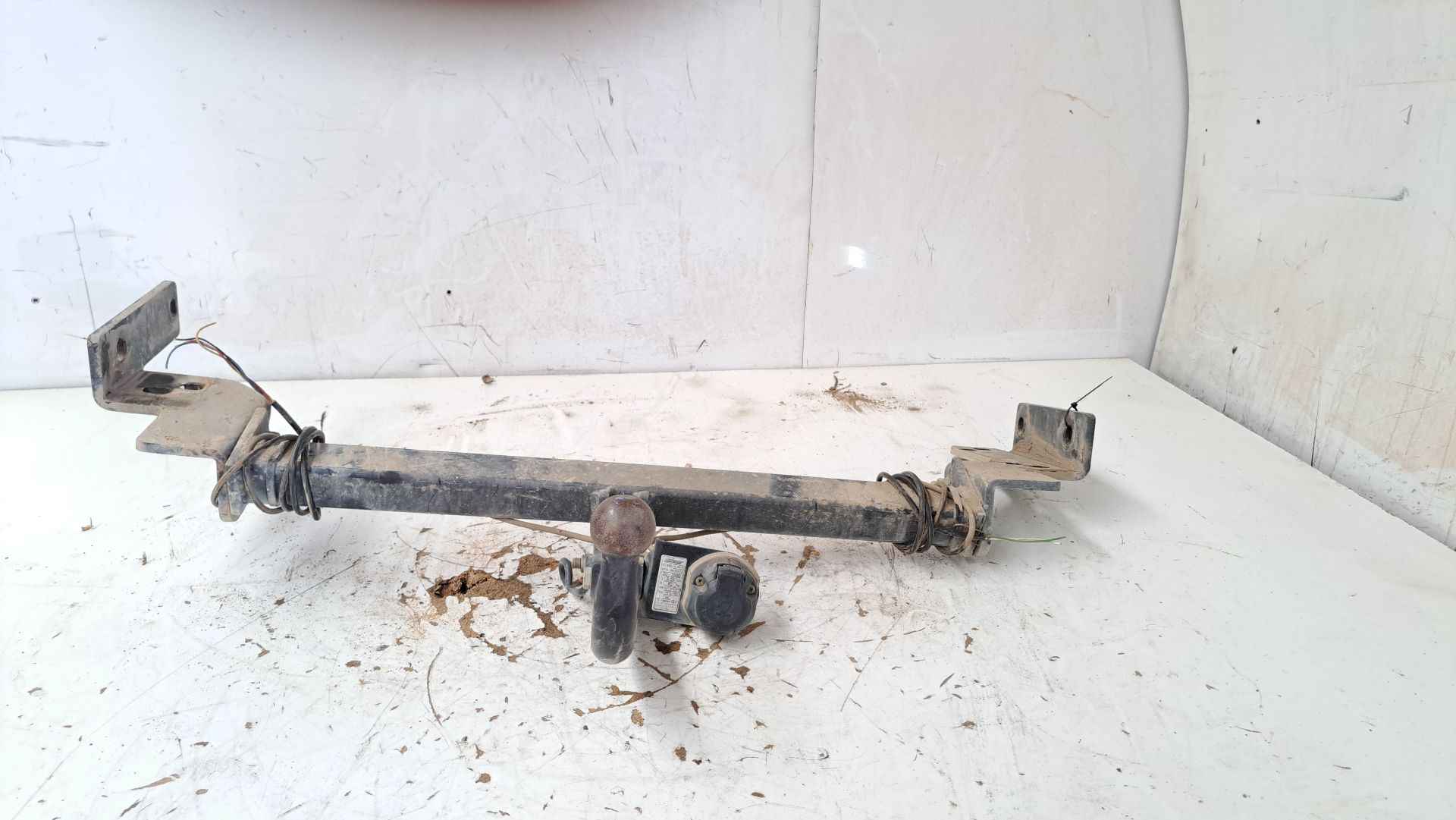 Recambio de enganche remolque para hyundai tucson (jm) 2.0 a las 4 ruedas referencia OEM IAM   