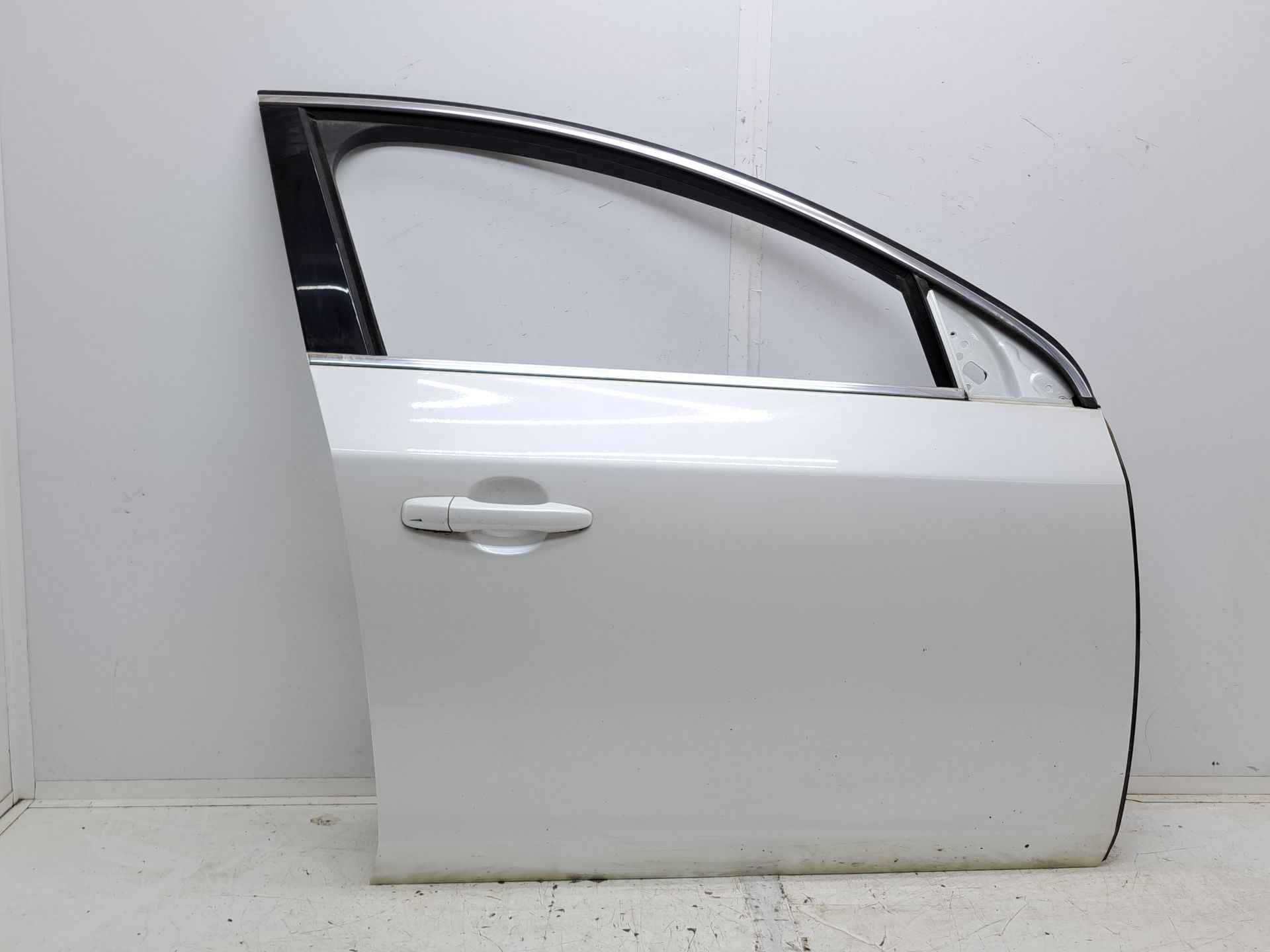 Recambio de puerta delantera derecha para volvo v60 kombi plug-in hybrid awd referencia OEM IAM   