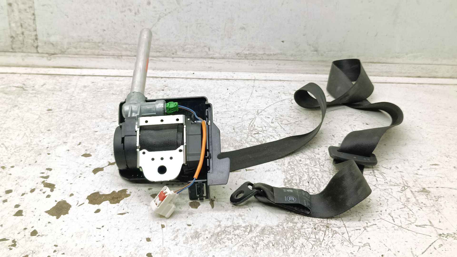 Recambio de cinturon seguridad trasero central para volvo v60 kombi plug-in hybrid awd referencia OEM IAM   