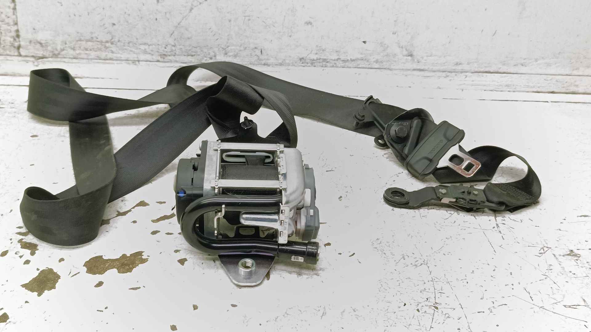 Recambio de cinturon seguridad delantero derecho para volvo v60 kombi plug-in hybrid awd referencia OEM IAM   