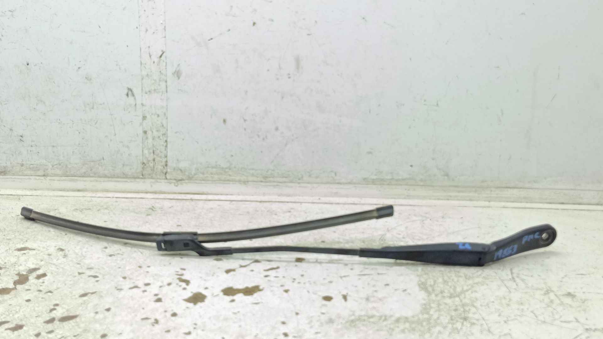 Recambio de brazo limpia delantero izquierdo para volvo v60 kombi plug-in hybrid awd referencia OEM IAM 30753504L  