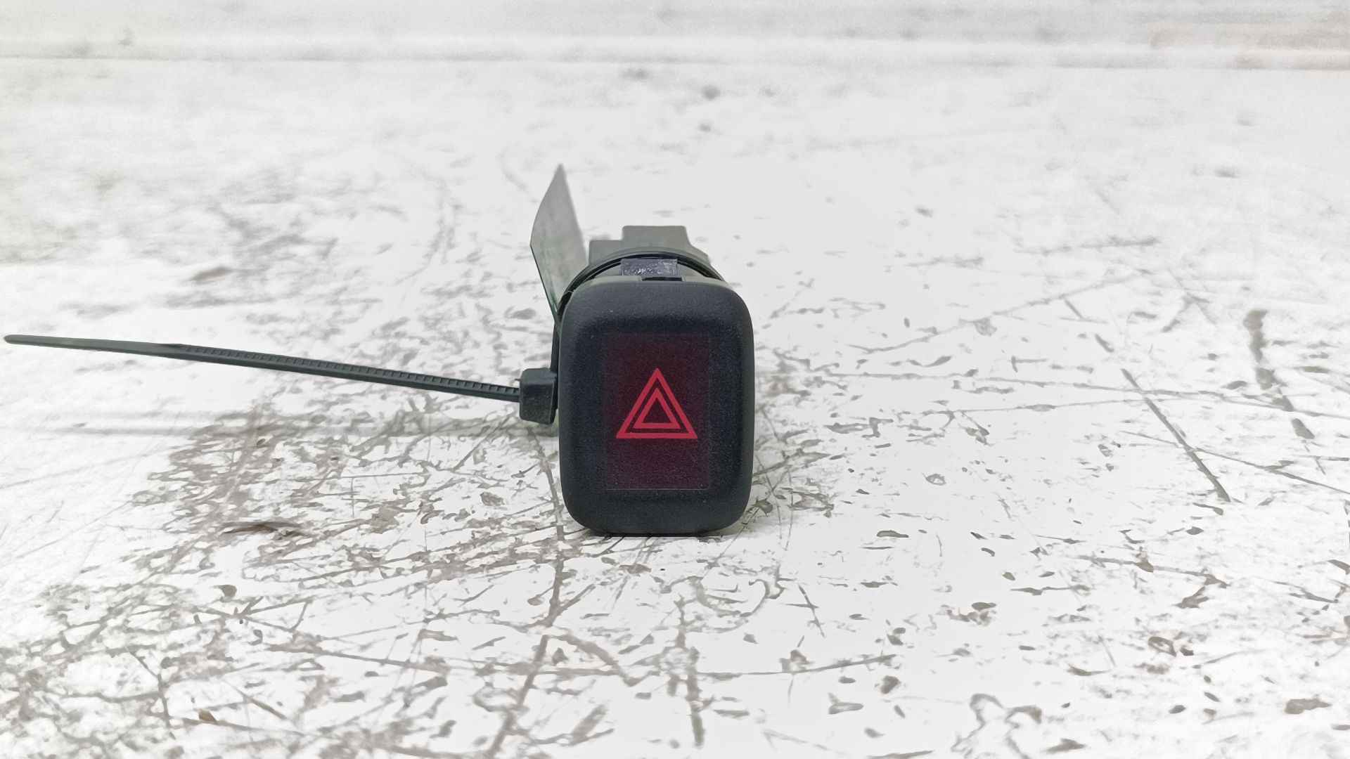 Recambio de mando warning para volvo v60 kombi plug-in hybrid awd referencia OEM IAM 9123681  