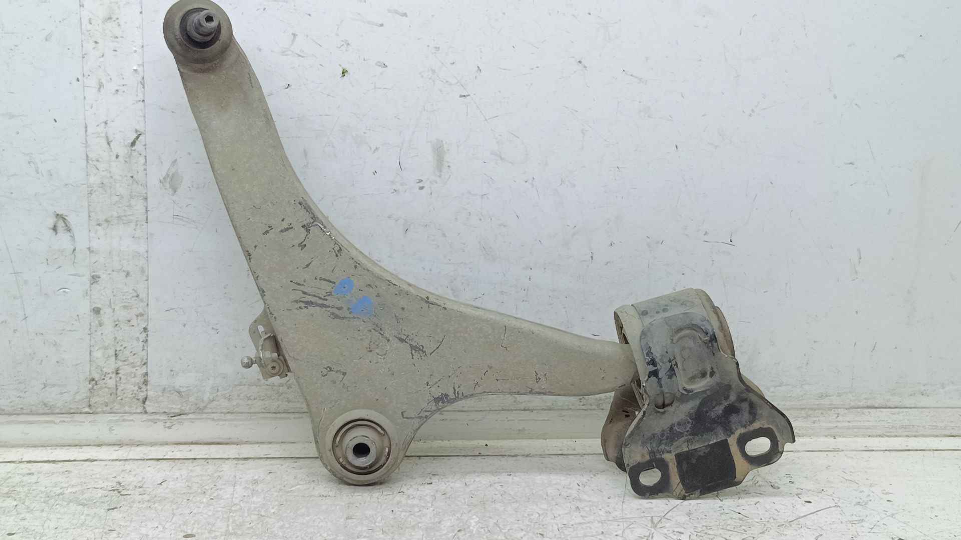 Recambio de brazo suspension inferior delantero derecho para volvo v60 kombi plug-in hybrid awd referencia OEM IAM 31429320  