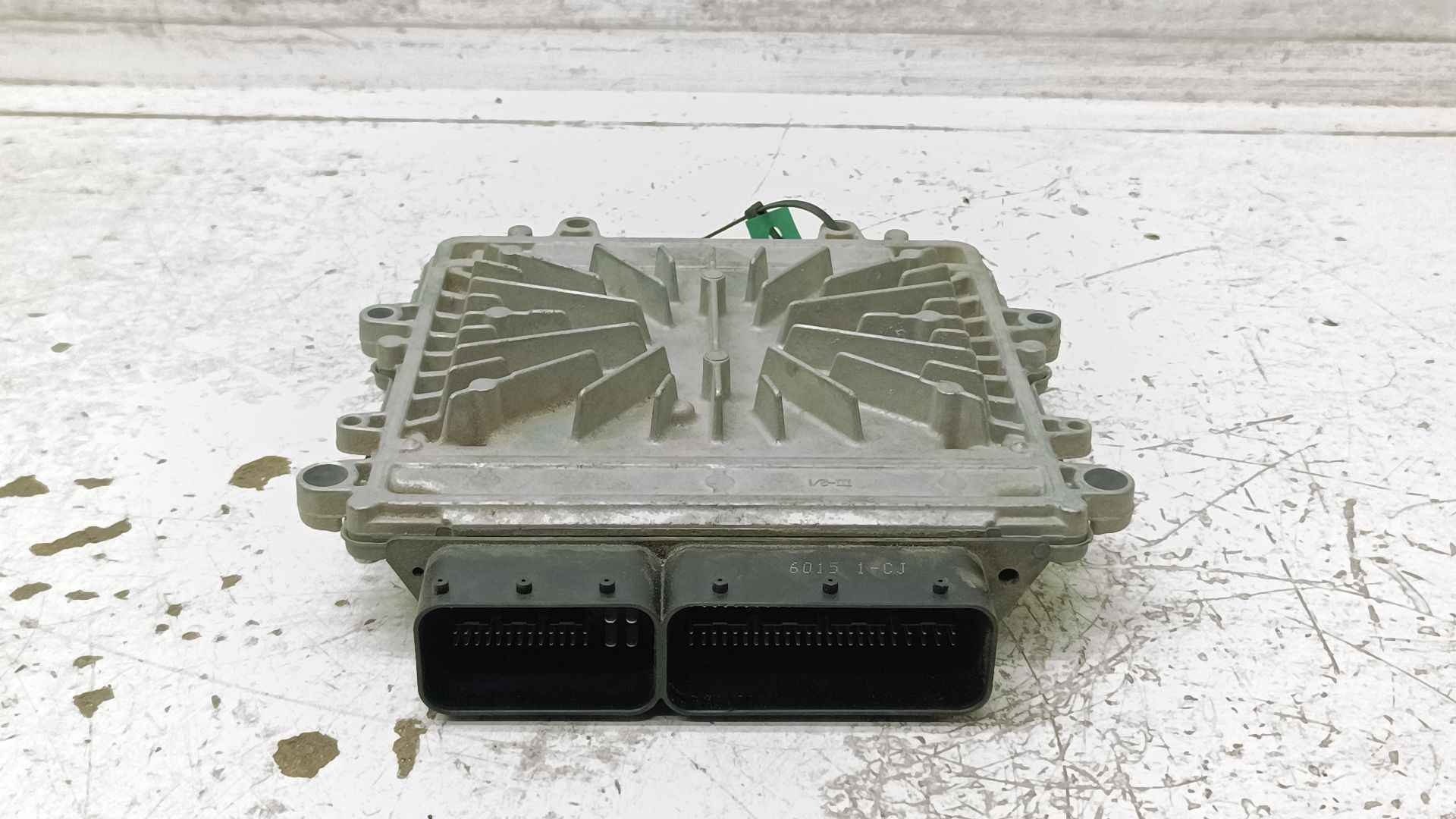 Recambio de centralita motor uce para volvo v60 kombi plug-in hybrid awd referencia OEM IAM   