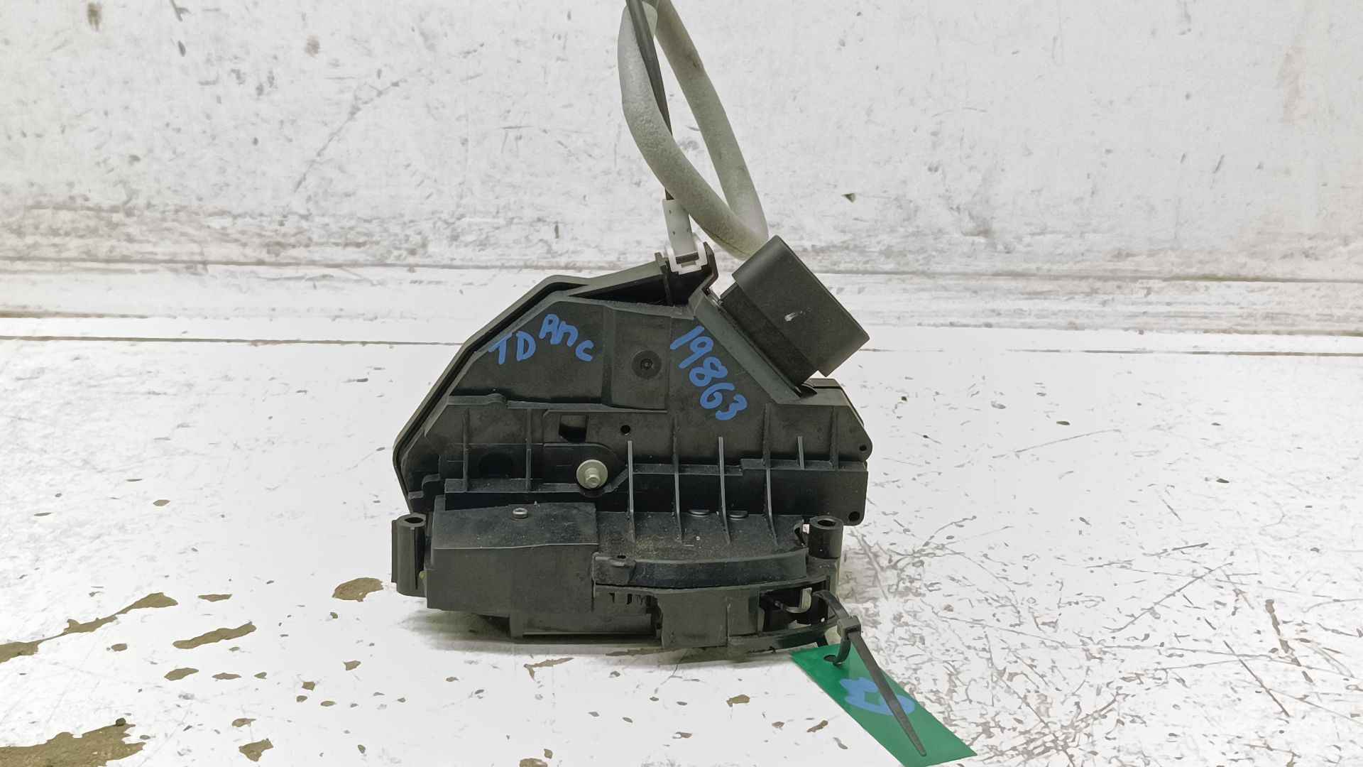 Recambio de cerradura puerta trasera derecha para volvo v60 kombi plug-in hybrid awd referencia OEM IAM 31301944  