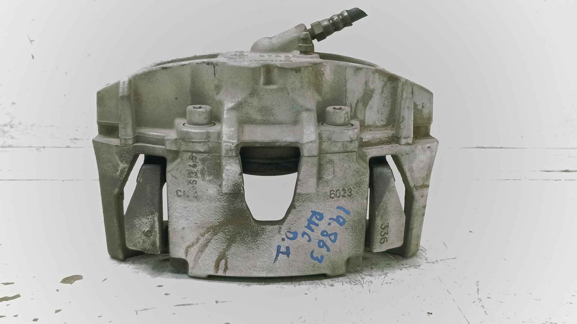 Recambio de pinza de freno delantera izquierda para volvo v60 kombi plug-in hybrid awd referencia OEM IAM   