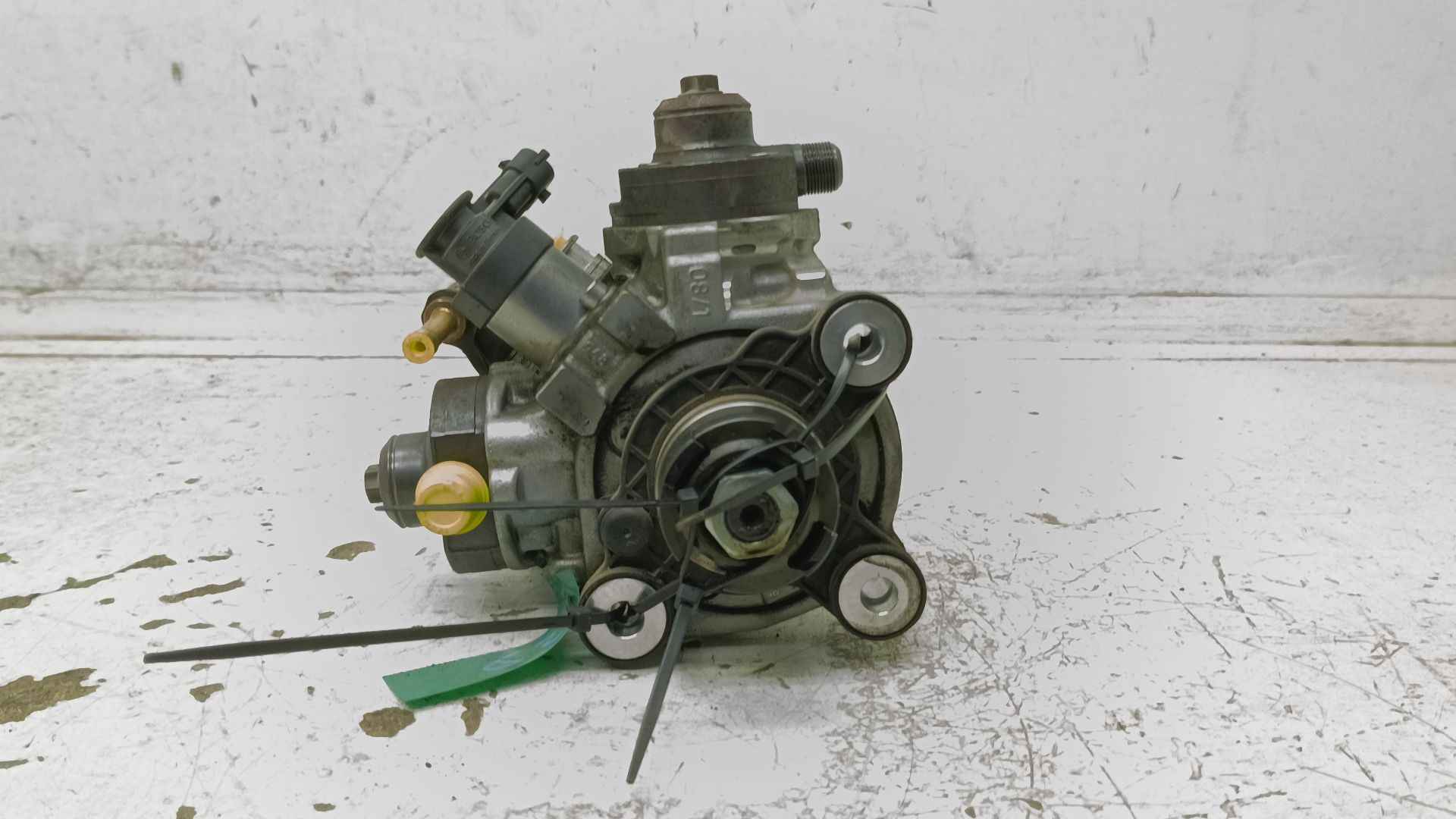 Recambio de bomba inyeccion para volvo v60 kombi plug-in hybrid awd referencia OEM IAM 31372081 0445010681 