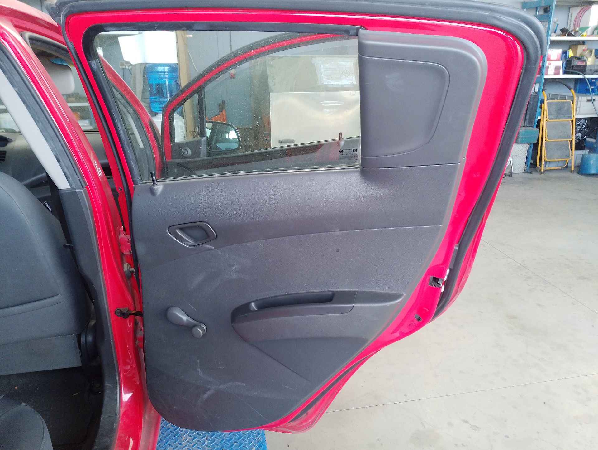 Recambio de guarnecido puerta trasera derecha para chevrolet spark (m300) 1.0 referencia OEM IAM   