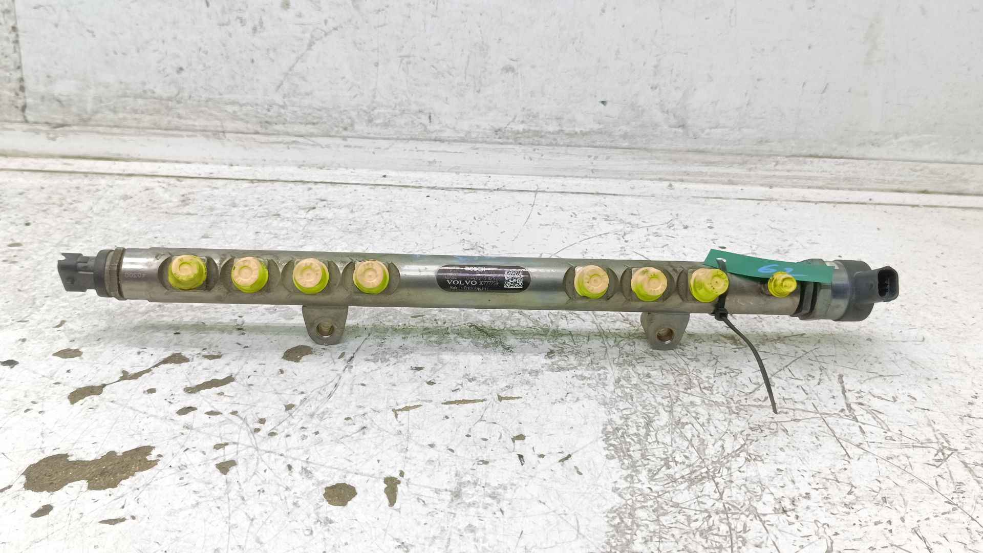 Recambio de rampa inyectora para volvo v60 kombi plug-in hybrid awd referencia OEM IAM 30777759 0445215025 
