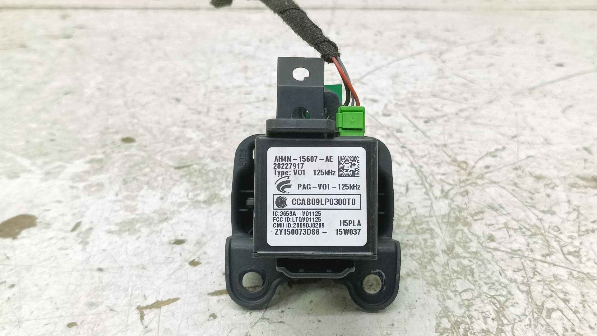 Recambio de modulo electronico para volvo v60 kombi plug-in hybrid awd referencia OEM IAM AH4N15607 28227917 