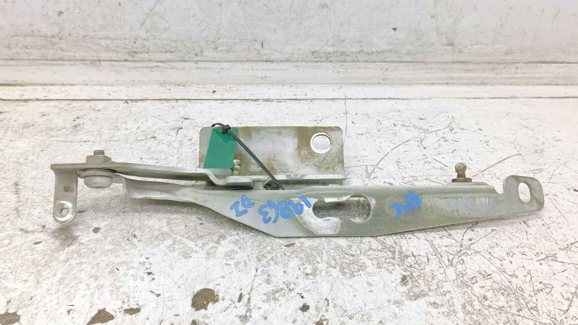 Recambio de bisagra capo izquierda para volvo v60 kombi plug-in hybrid awd referencia OEM IAM 31385812  