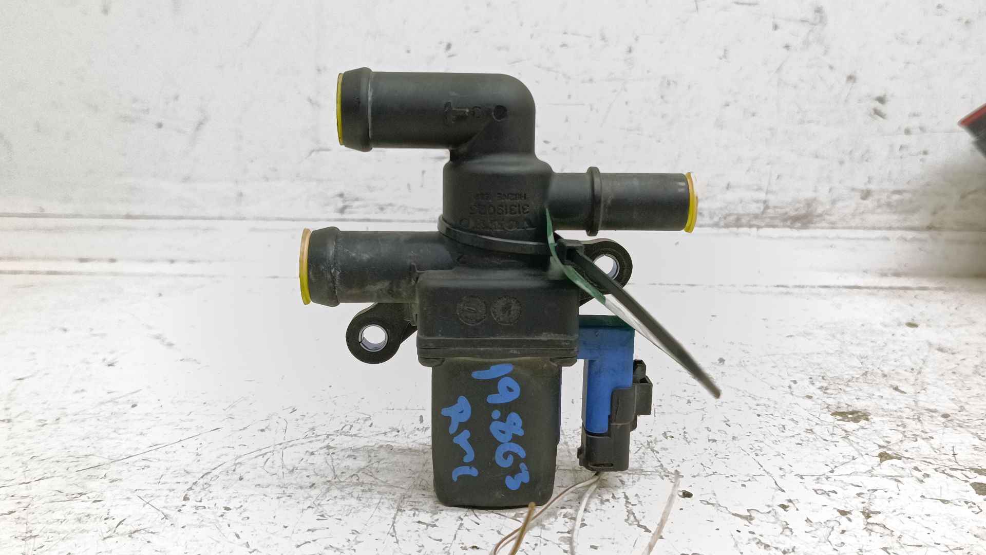 Recambio de bomba agua para volvo v60 kombi plug-in hybrid awd referencia OEM IAM 31319025  