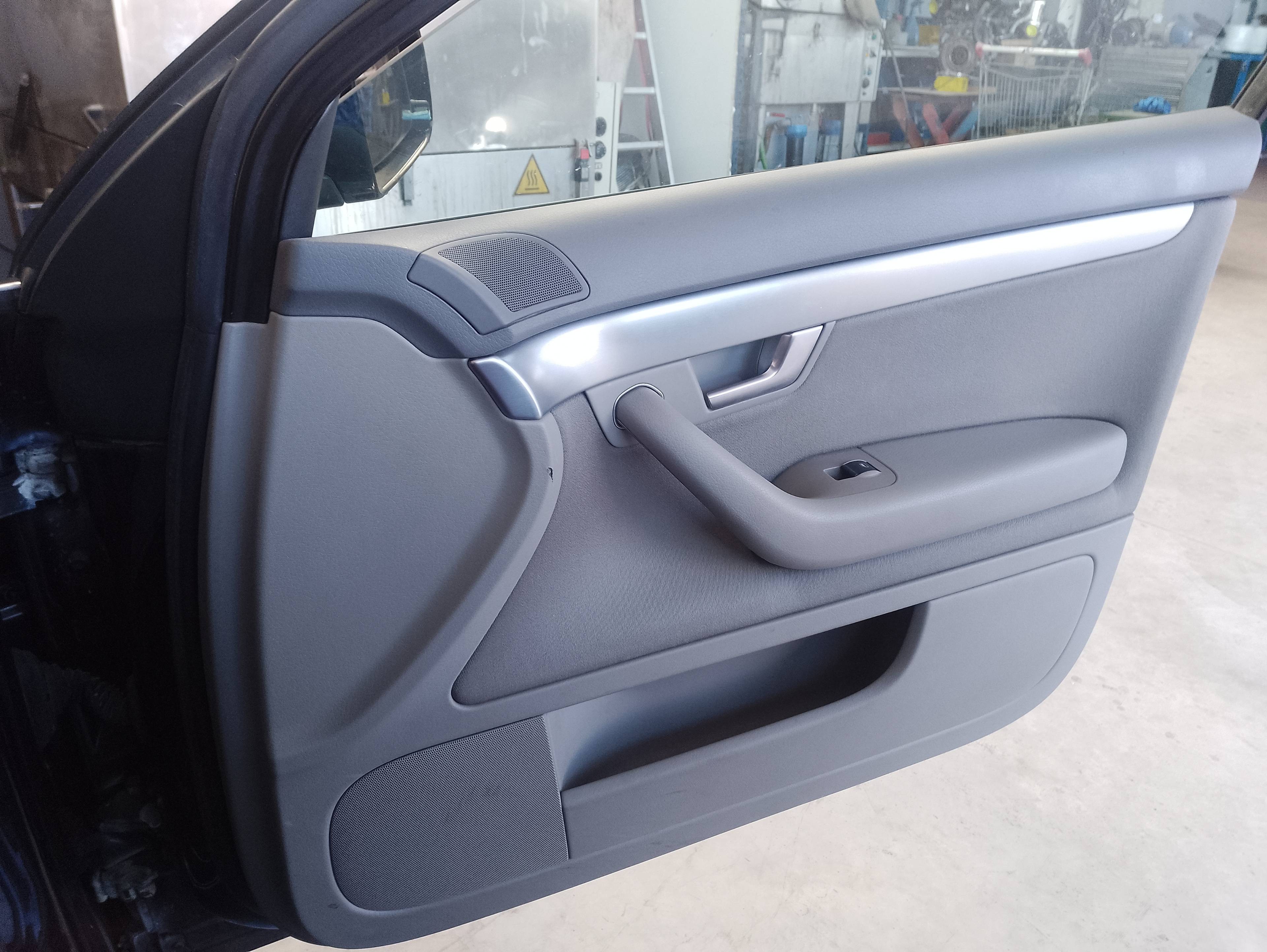 Recambio de guarnecido puerta delantera derecha para audi a4 berlina (8e) 2.0 referencia OEM IAM 8E1867106  