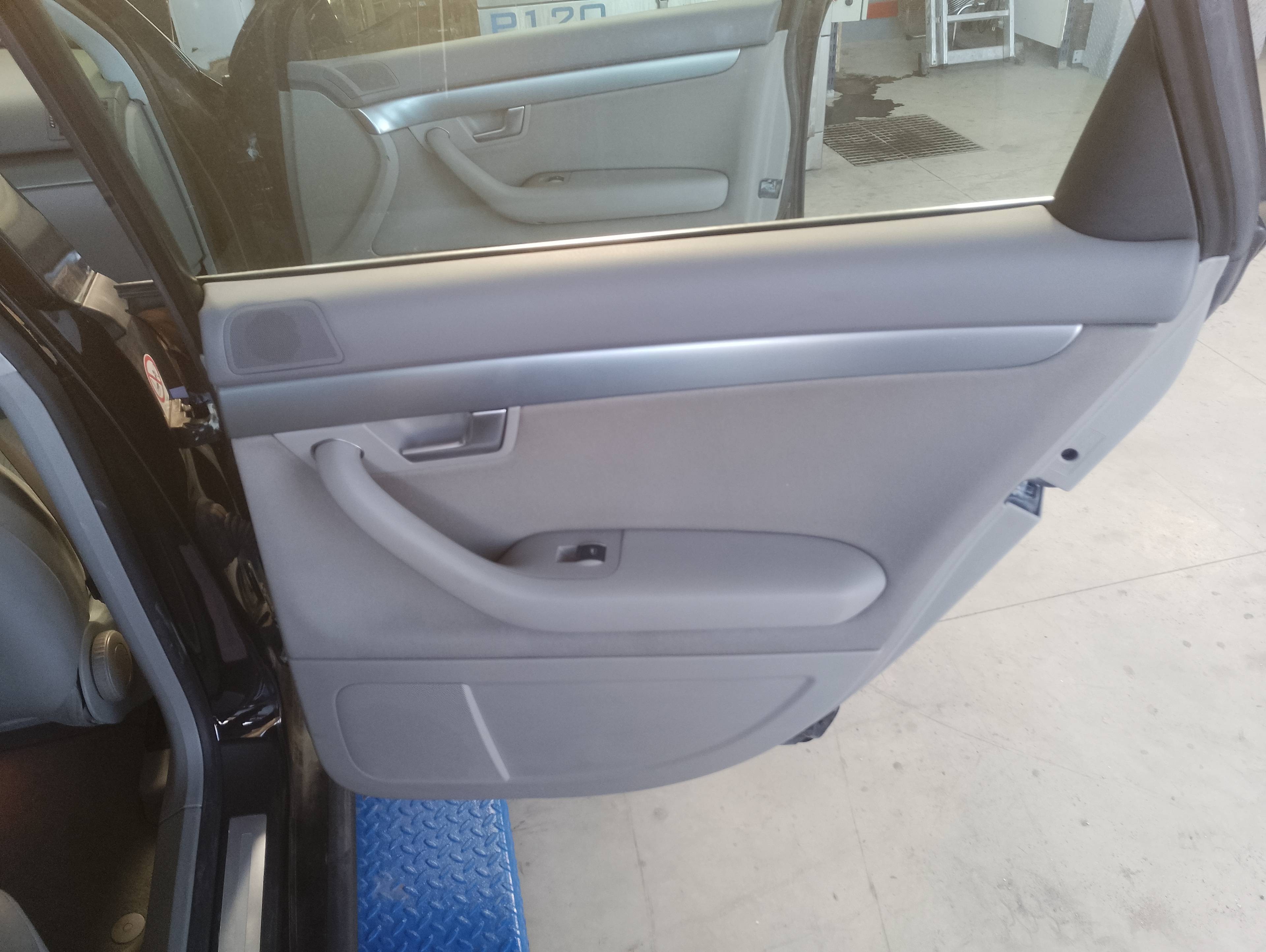 Recambio de guarnecido puerta trasera derecha para audi a4 berlina (8e) 2.0 referencia OEM IAM 8E0867306  
