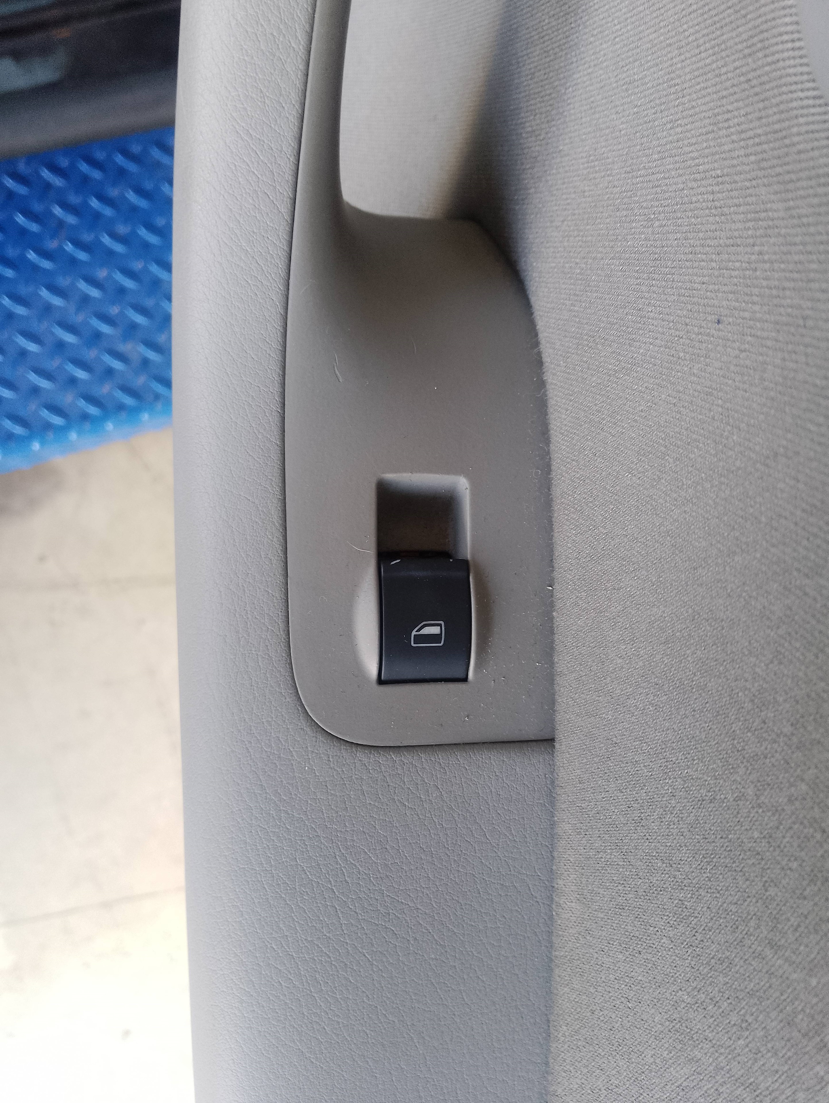 Recambio de mando elevalunas trasero derecho para audi a4 berlina (8e) 2.0 referencia OEM IAM   