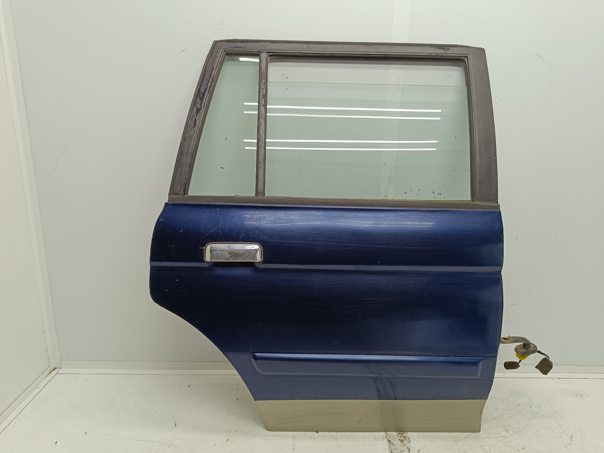 Recambio de puerta trasera derecha para mitsubishi montero sport (k90) 2.5 td gls referencia OEM IAM   