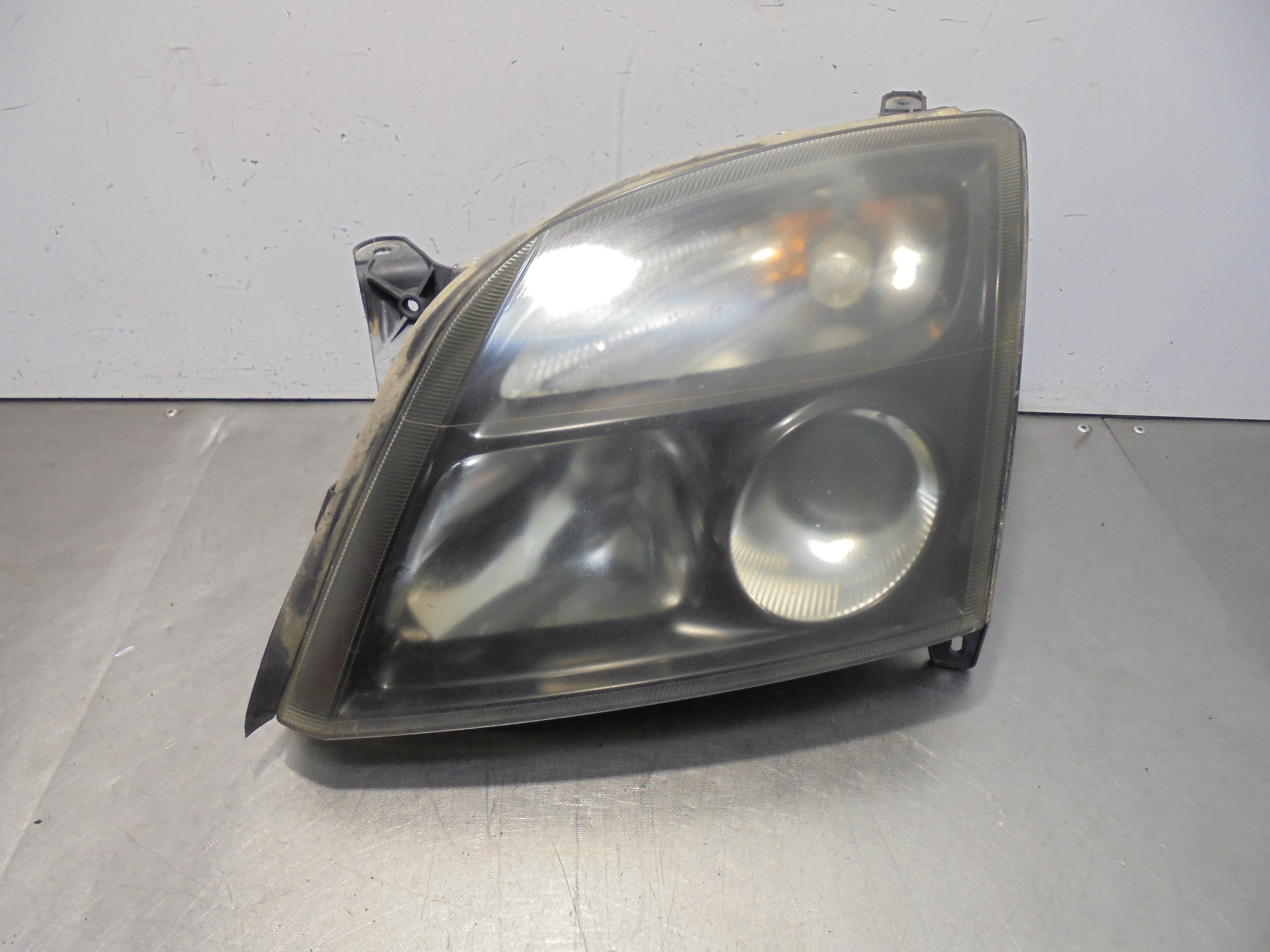 Recambio de faro izquierdo para opel vectra c berlina 1.9 cdti referencia OEM IAM 15588700  