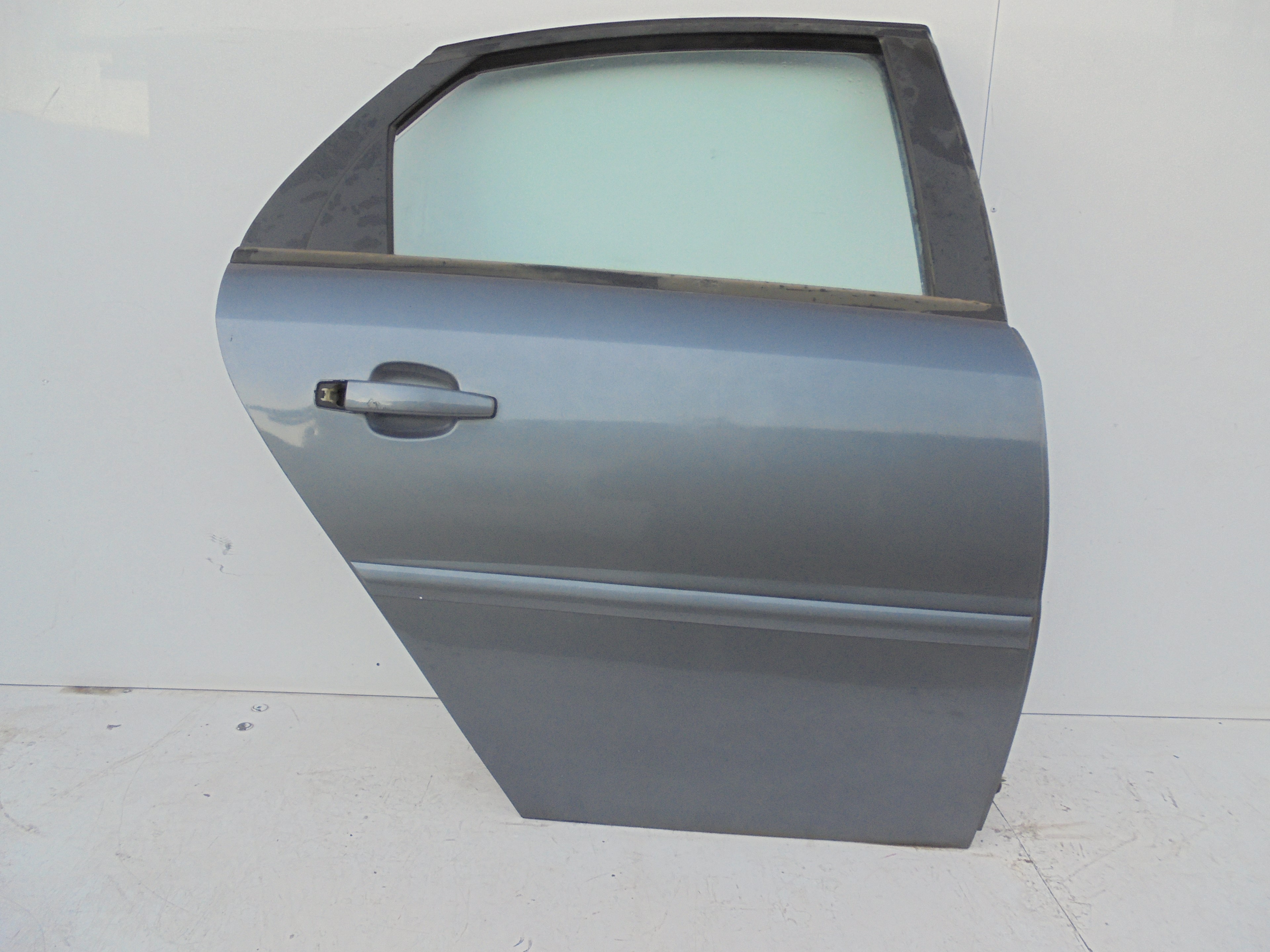 Recambio de puerta trasera derecha para opel vectra c berlina 1.9 cdti referencia OEM IAM   