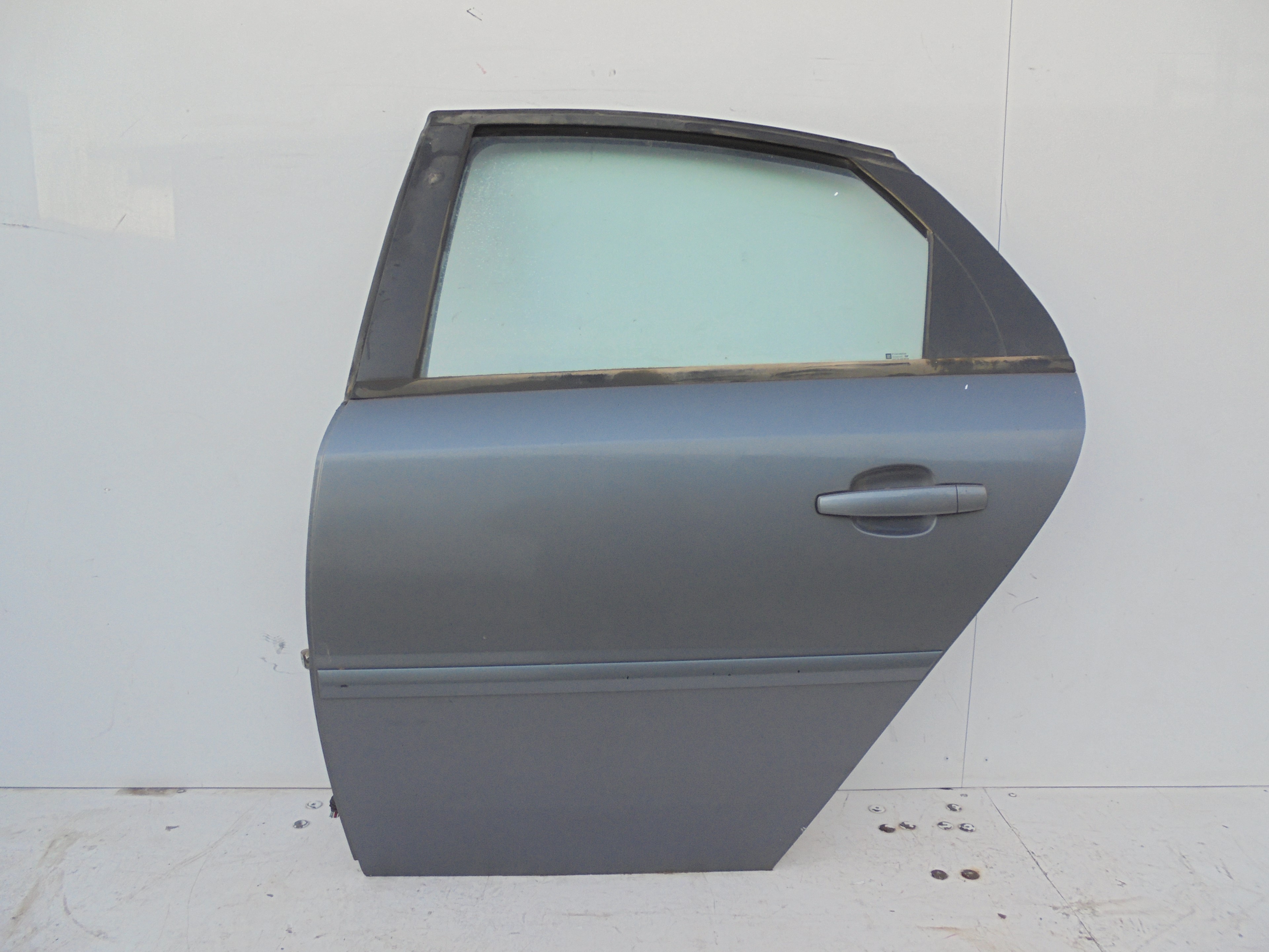 Recambio de puerta trasera izquierda para opel vectra c berlina 1.9 cdti referencia OEM IAM   