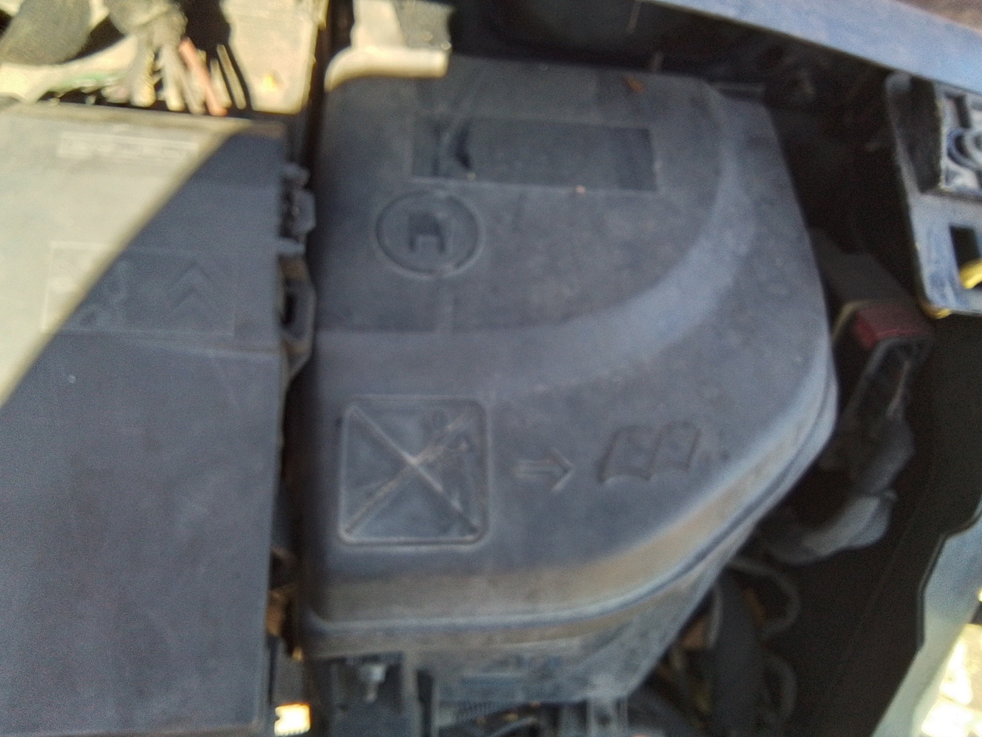 Recambio de caja reles / fusibles para peugeot 3008 premium referencia OEM IAM   