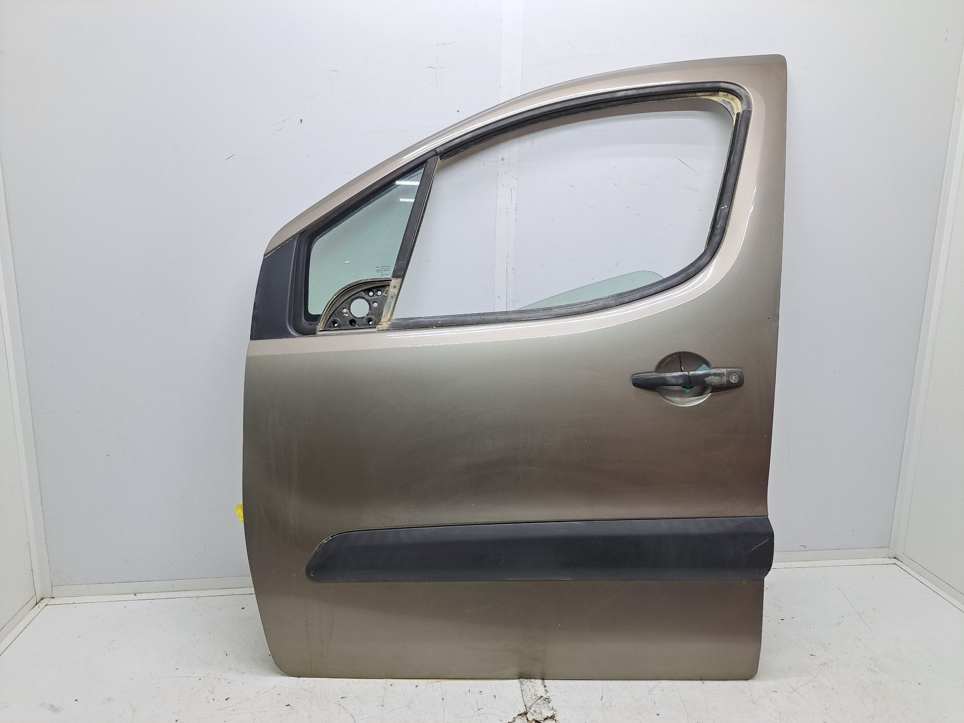 Recambio de puerta delantera izquierda para citroën berlingo station wagon xtr referencia OEM IAM 9002Z3  