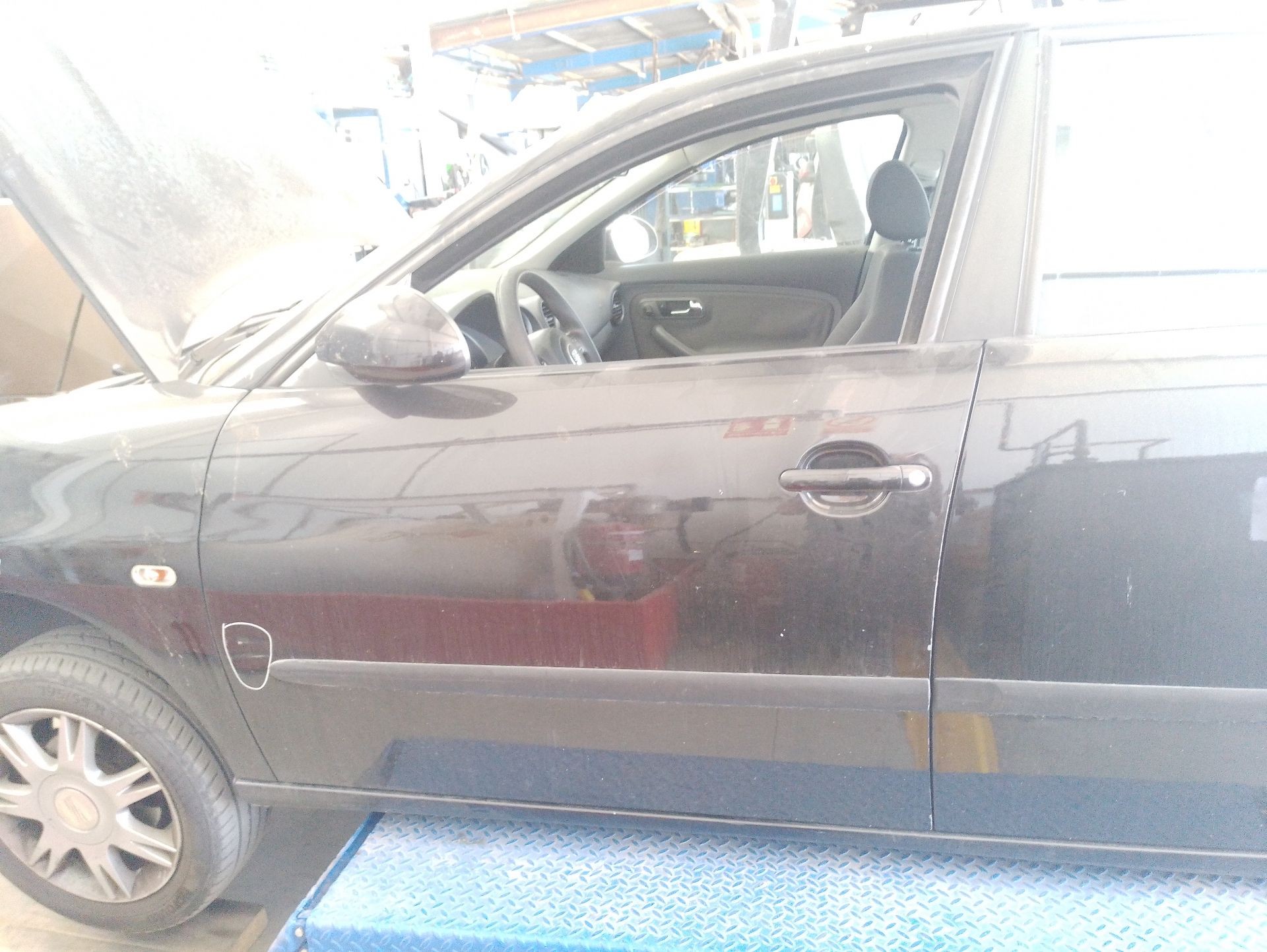 Recambio de puerta delantera izquierda para seat ibiza iii (6l1) 1.4 tdi referencia OEM IAM 6L4831055S  