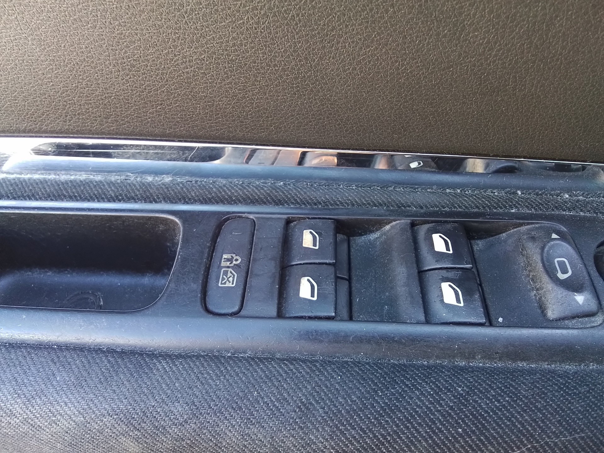 Recambio de mando elevalunas delantero izquierdo para peugeot 3008 premium referencia OEM IAM   