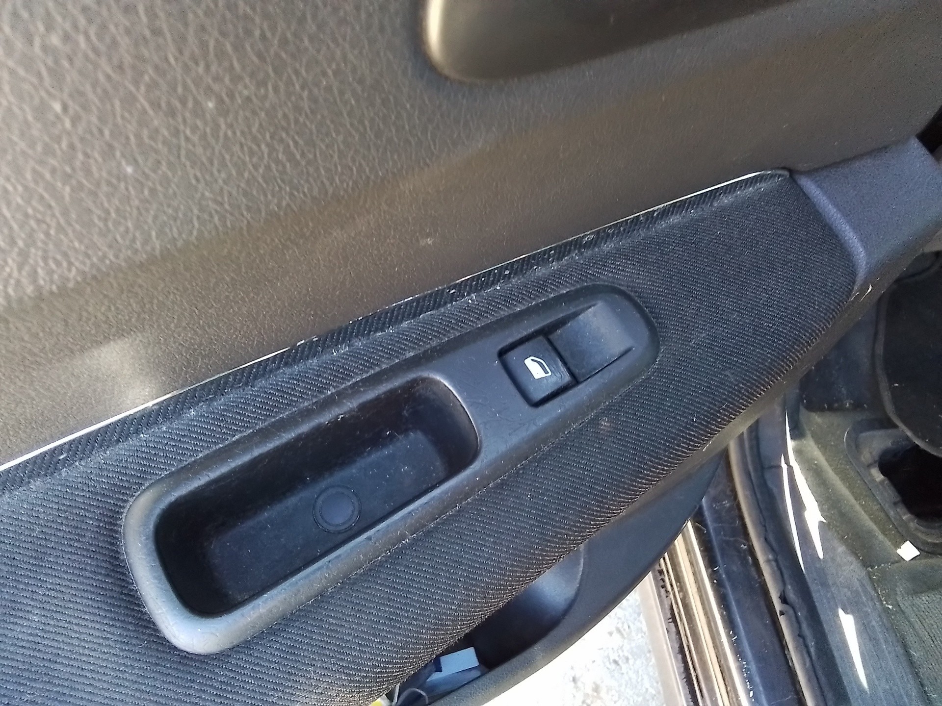 Recambio de mando elevalunas trasero izquierdo para peugeot 3008 premium referencia OEM IAM   