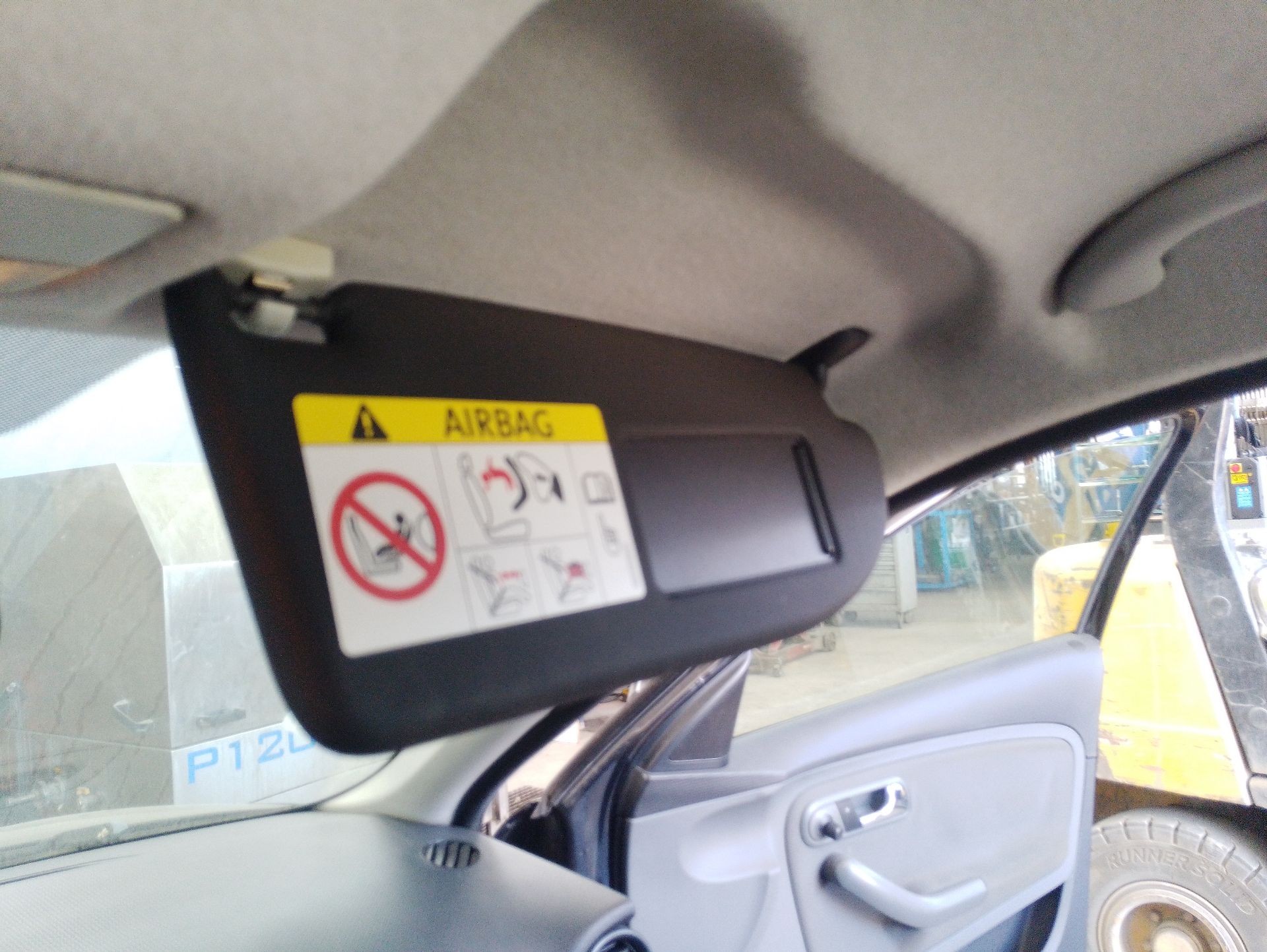 Recambio de parasol derecho para seat ibiza iii (6l1) 1.4 tdi referencia OEM IAM 6L0857552F2F4 / 6X0858555DY20  