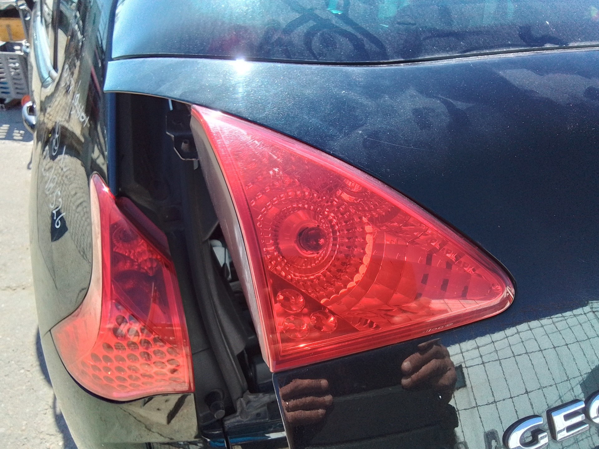 Recambio de piloto porton trasero izquierdo para peugeot 3008 premium referencia OEM IAM   