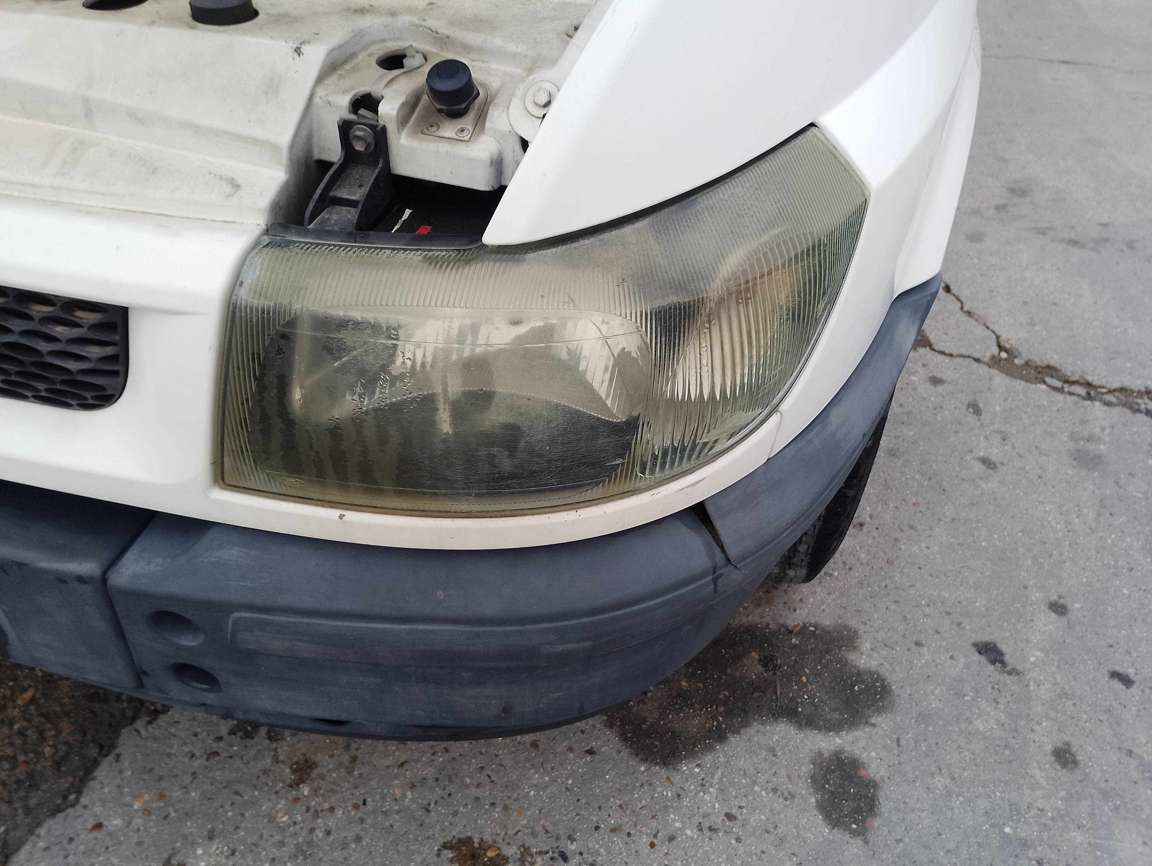 Recambio de faro izquierdo para ford transit mod. 2000 bus referencia OEM IAM   