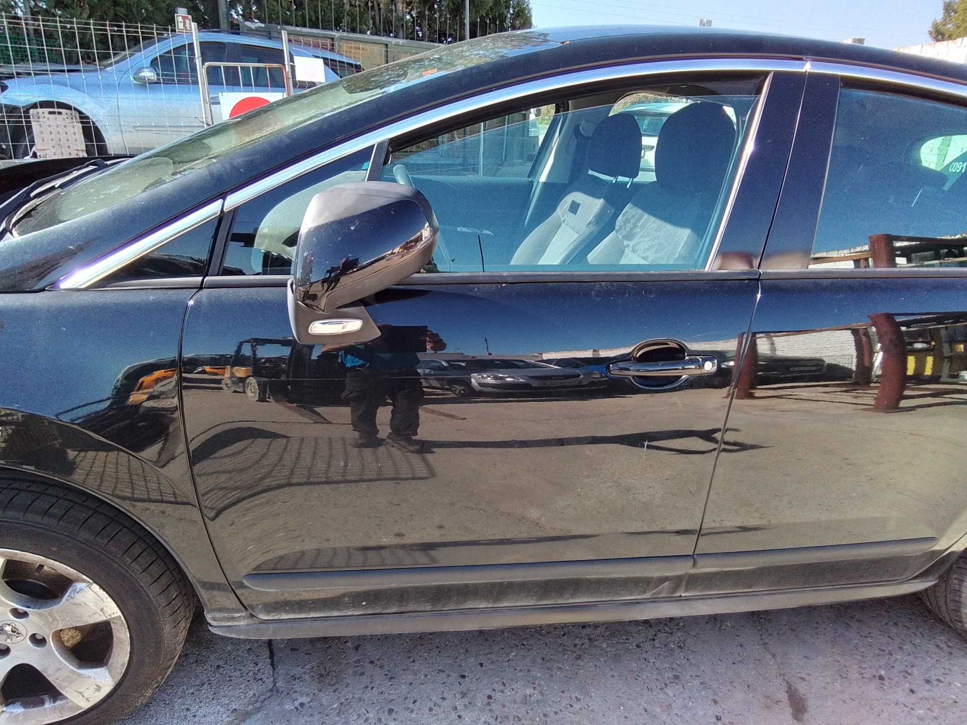 Recambio de puerta delantera izquierda para peugeot 3008 premium referencia OEM IAM   
