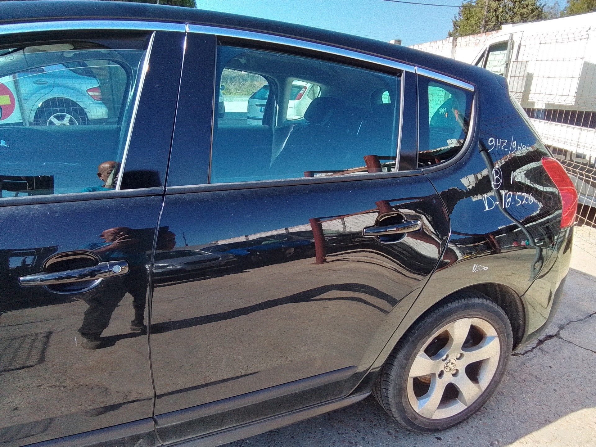 Recambio de puerta trasera izquierda para peugeot 3008 premium referencia OEM IAM   