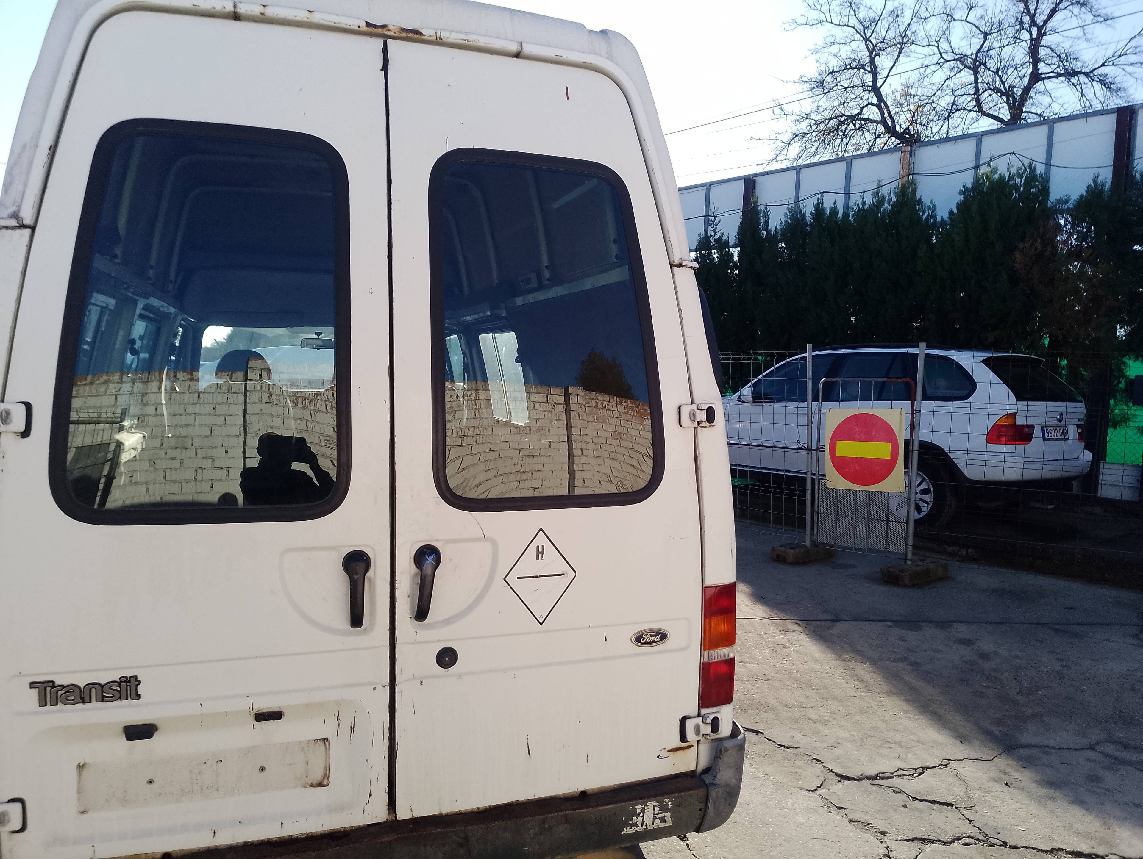 Recambio de porton trasero derecho para ford transit ft 100 largo referencia OEM IAM   