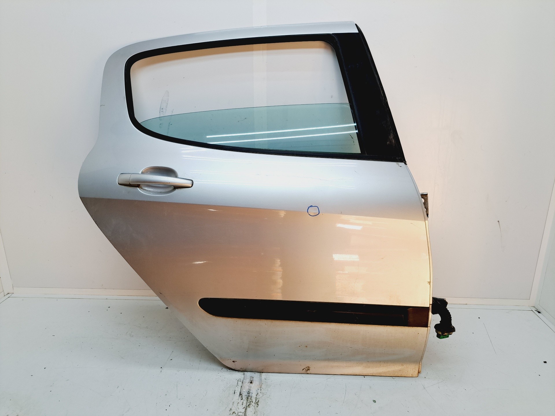 Recambio de puerta trasera derecha para peugeot 308 confort referencia OEM IAM   