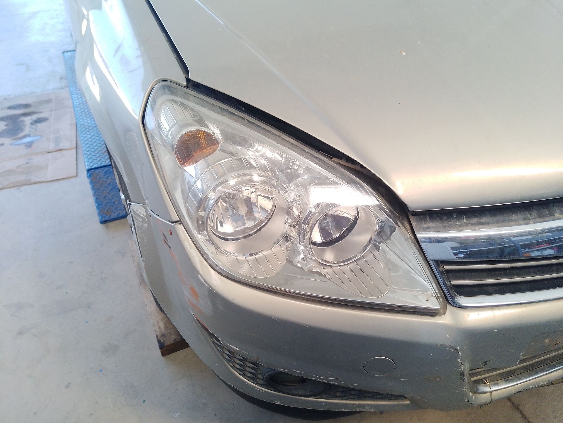 Recambio de faro derecho para opel astra h station wagon (a04) 1.9 cdti (l35) referencia OEM IAM 93190070  