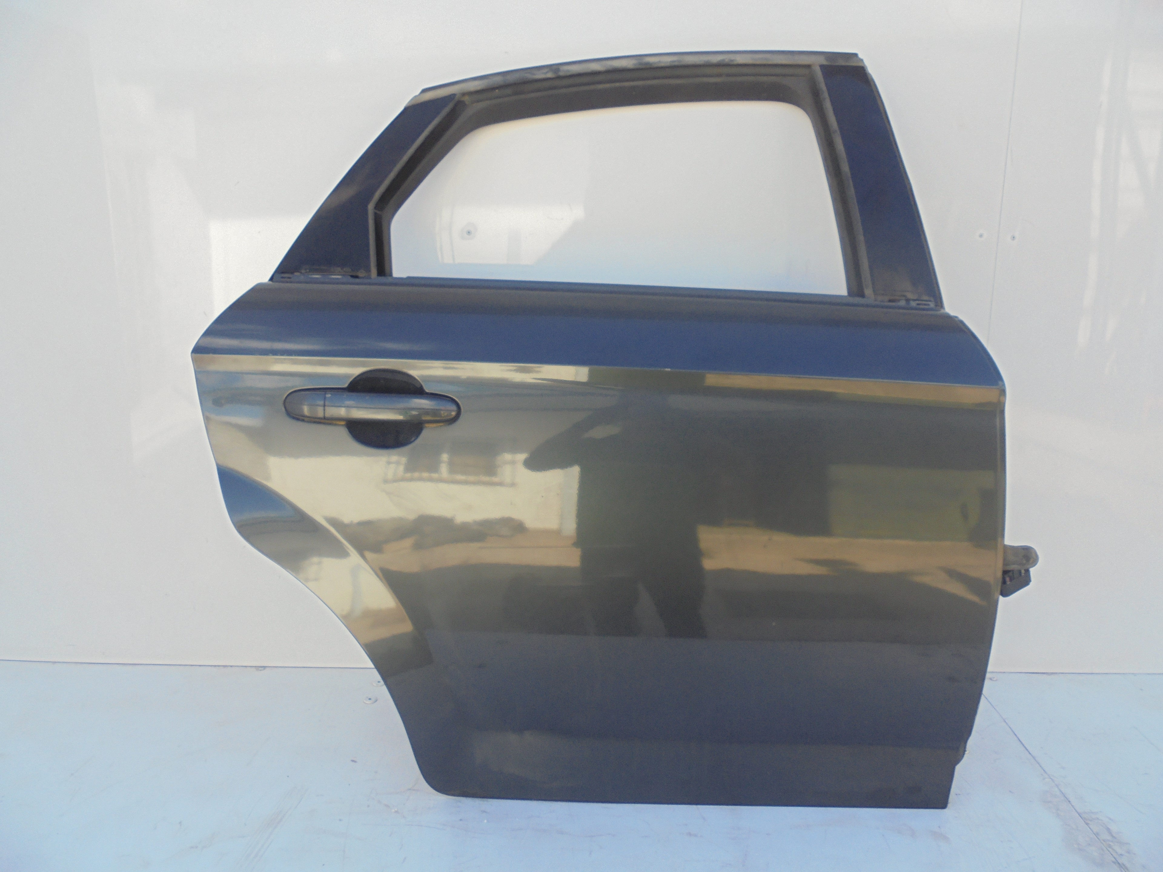 Recambio de puerta trasera derecha para ford mondeo ber. (ca2) ambiente referencia OEM IAM   