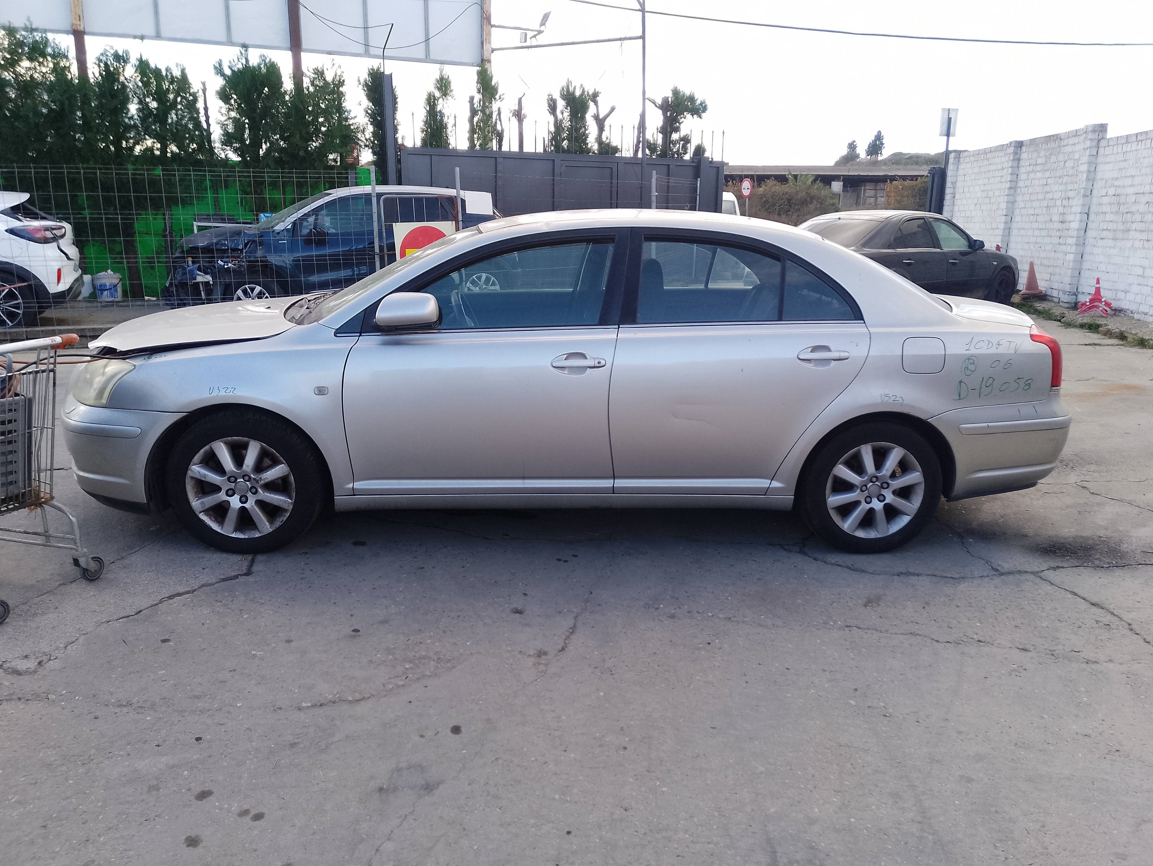 toyota avensis berlina (t25) del año 2006