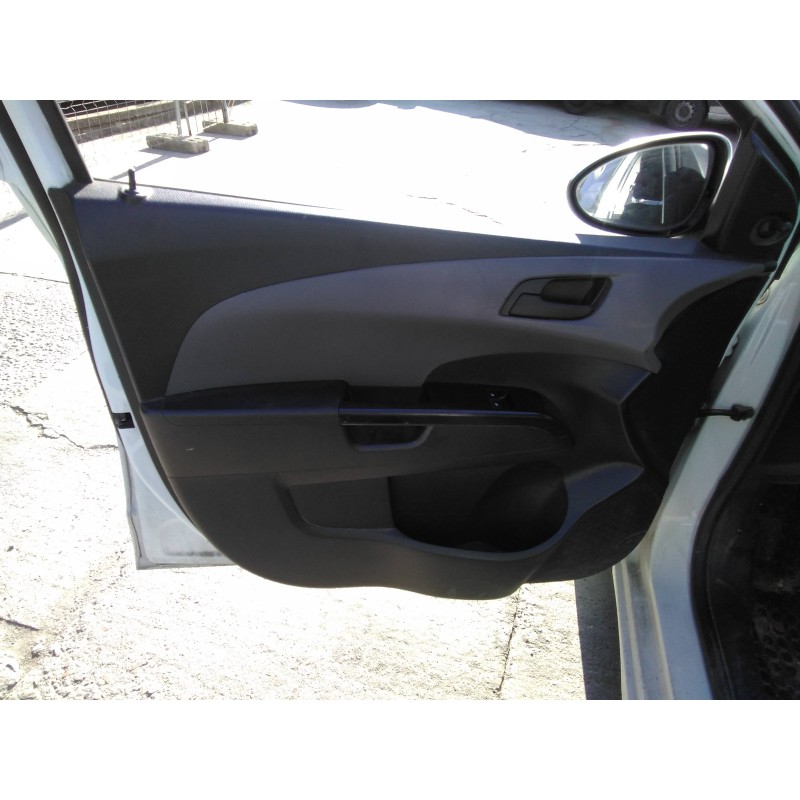 Recambio de guarnecido puerta delantera izquierda para chevrolet aveo sedán lt+ referencia OEM IAM   