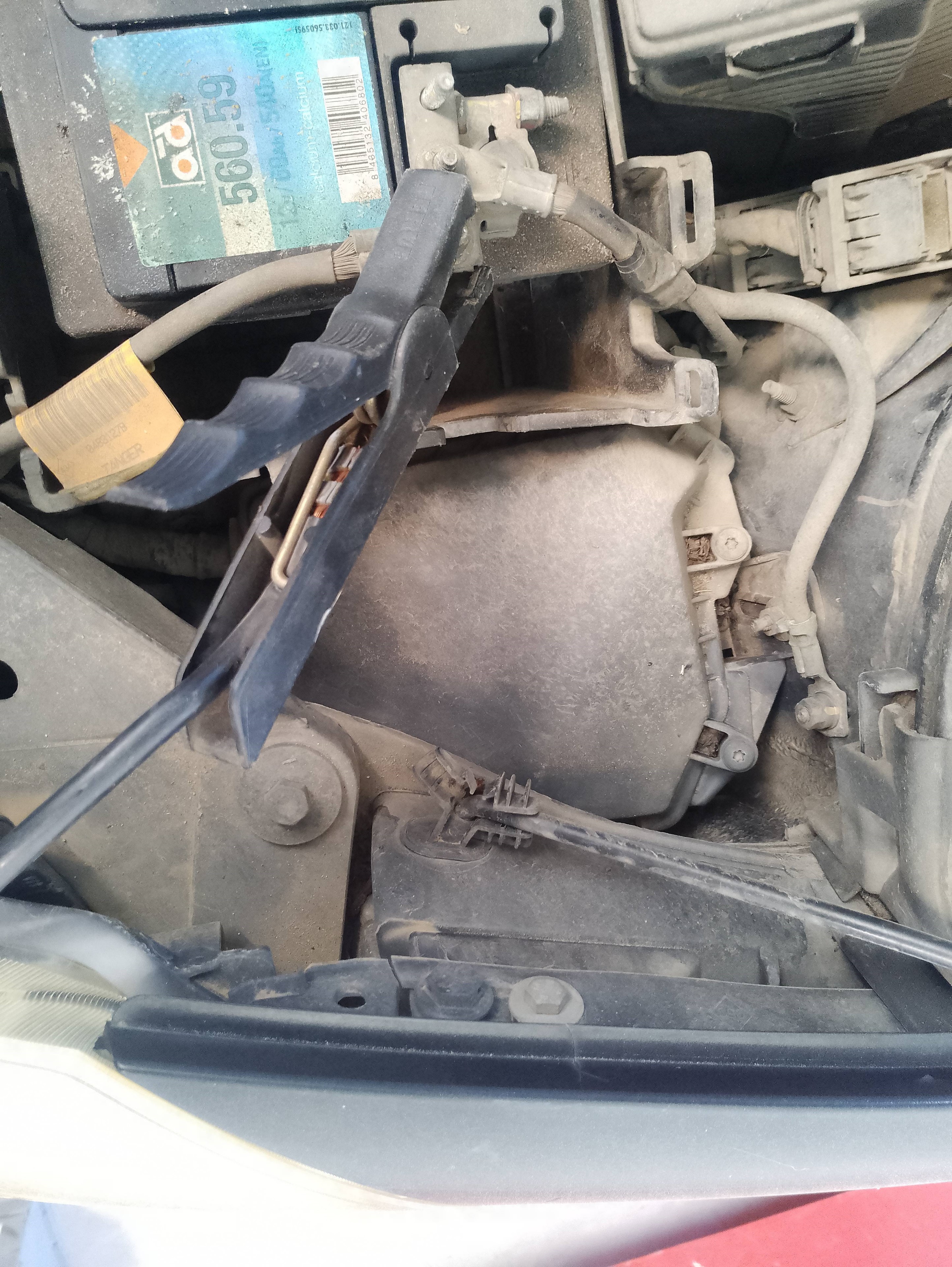 Recambio de caja reles / fusibles para renault clio iii confort dynamique referencia OEM IAM   